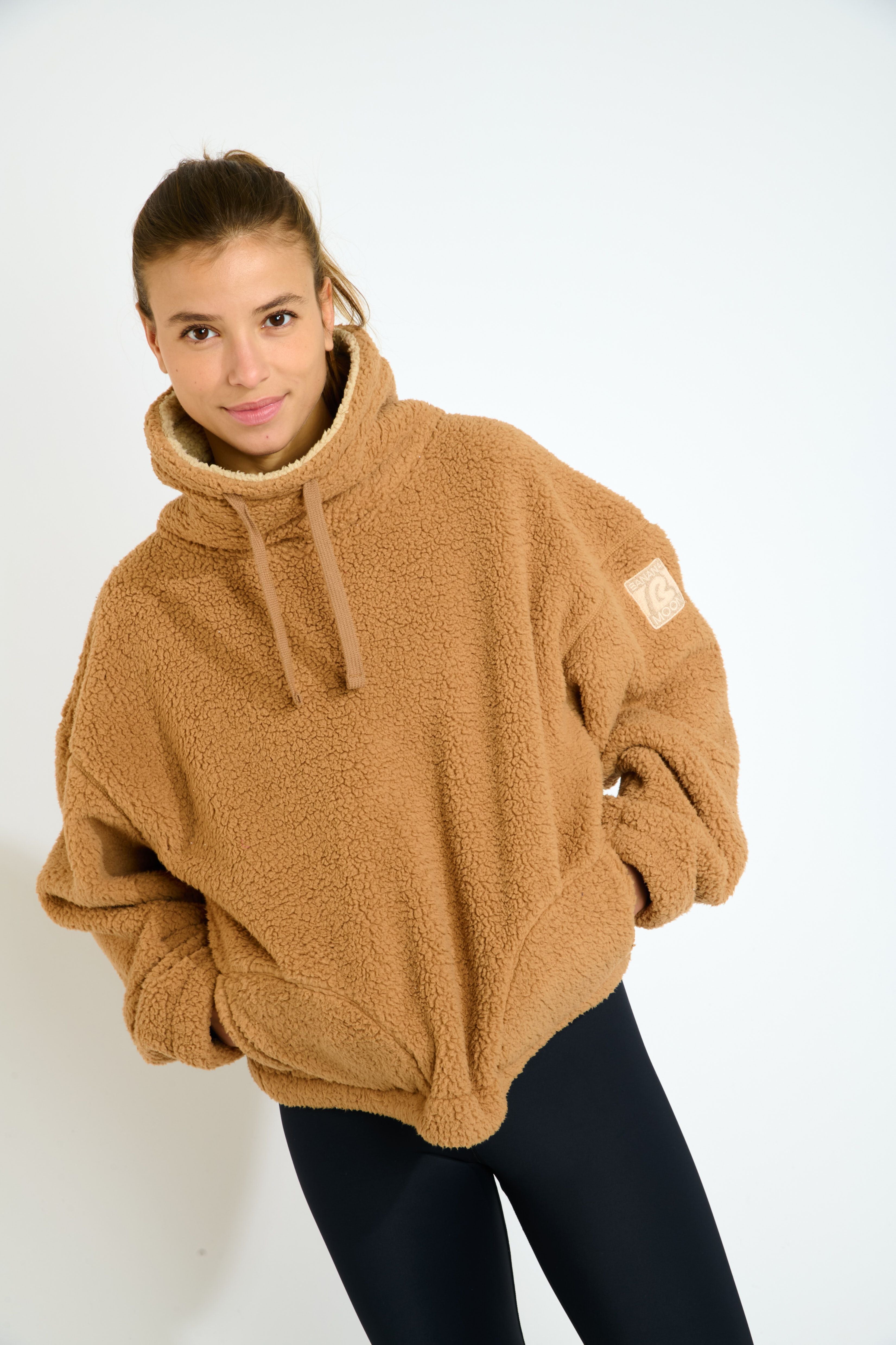 CHIMNEY-IGLOO sweater in camel Sweater Banana Moon