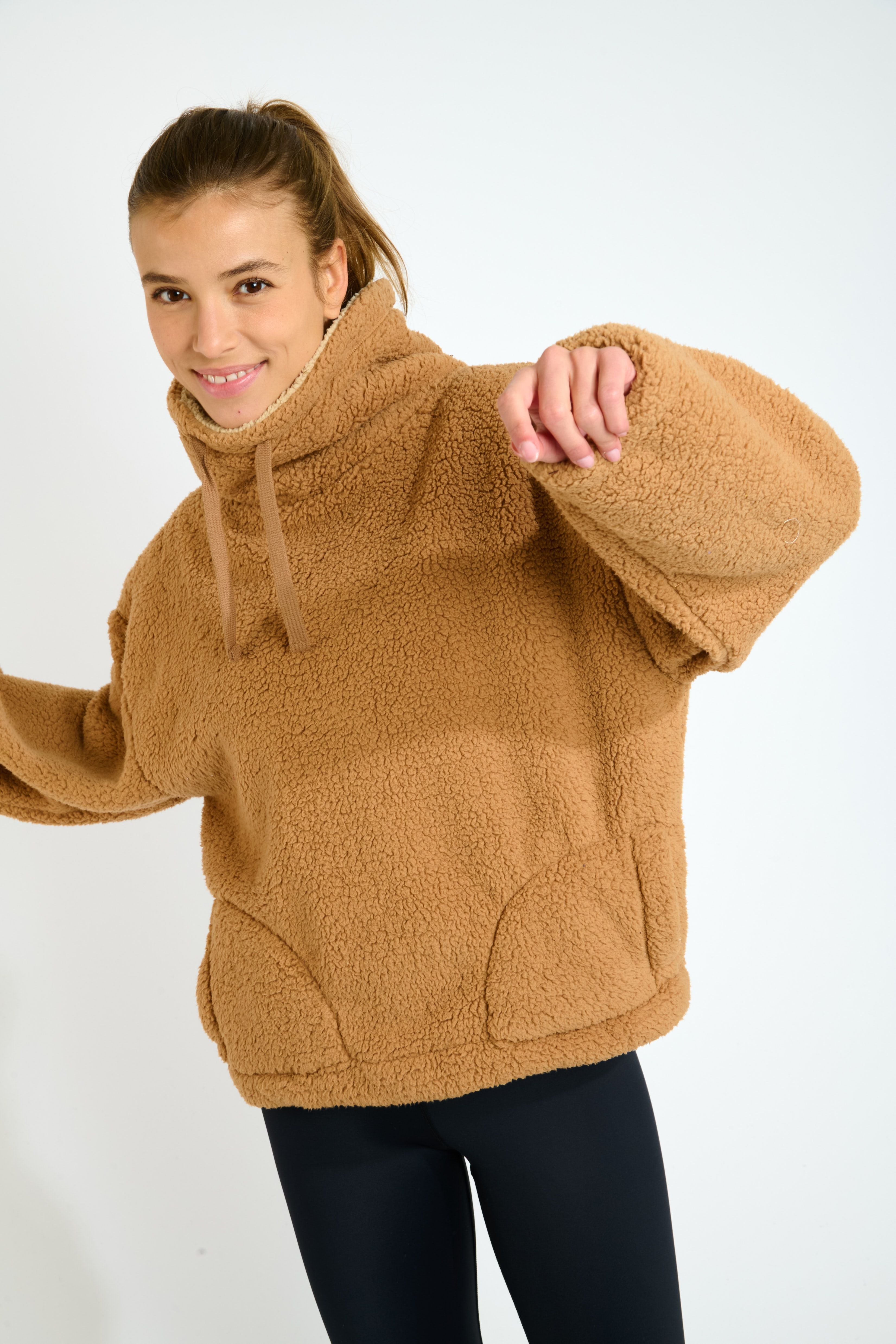 CHIMNEY-IGLOO sweater in camel Sweater Banana Moon