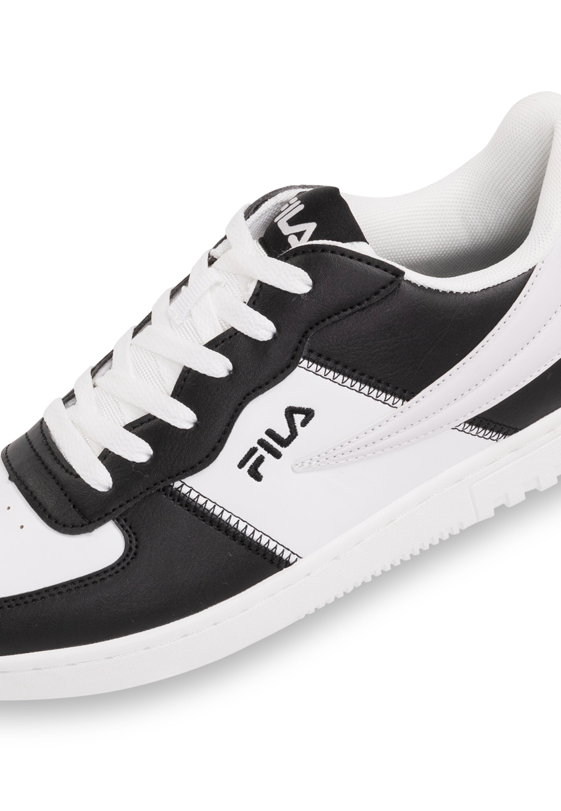 Noclaf in Black-White Basketball Shoes Fila   