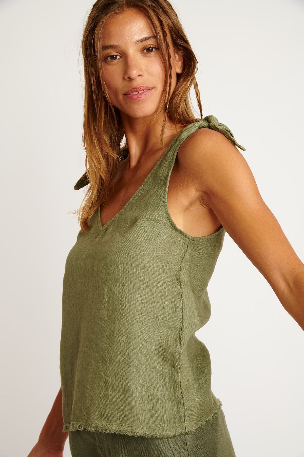 LOOMIS-HAWSTON top in khaki T-shirts Banana Moon