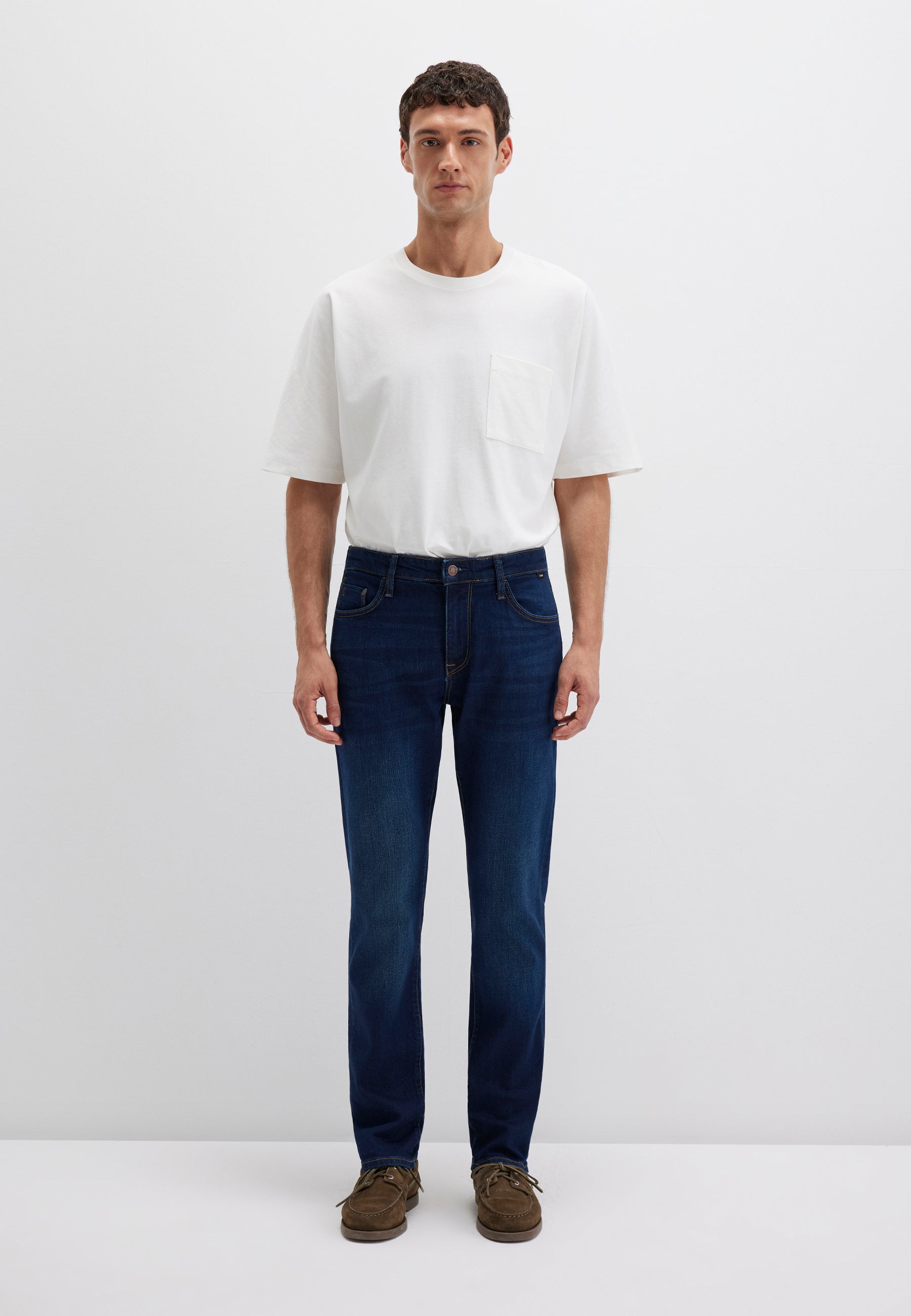 Marcus in Vintage Indigo Comfort Jeans by Mavi