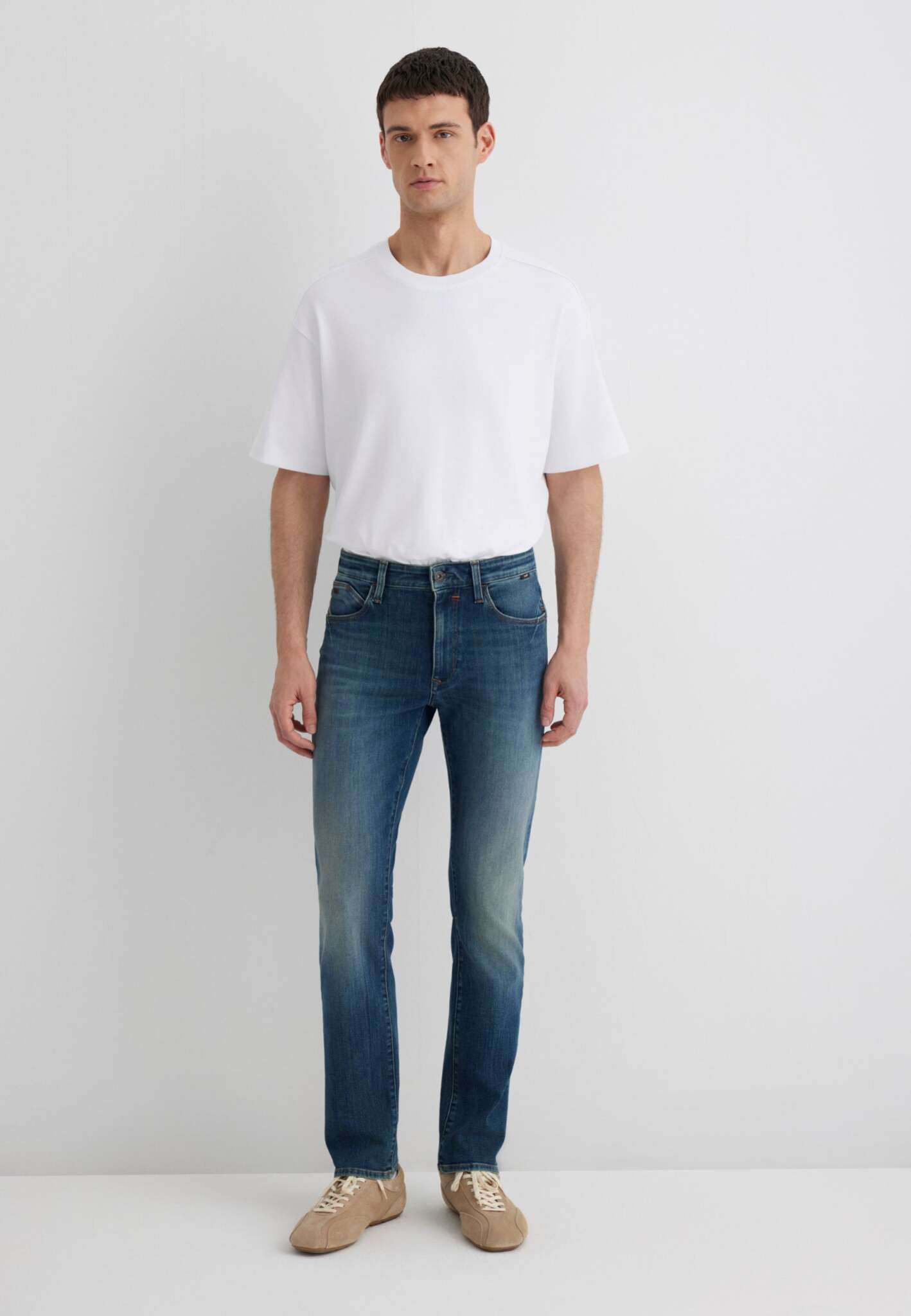 Marcus in Used Indigo Ultra Move Jeans Mavi