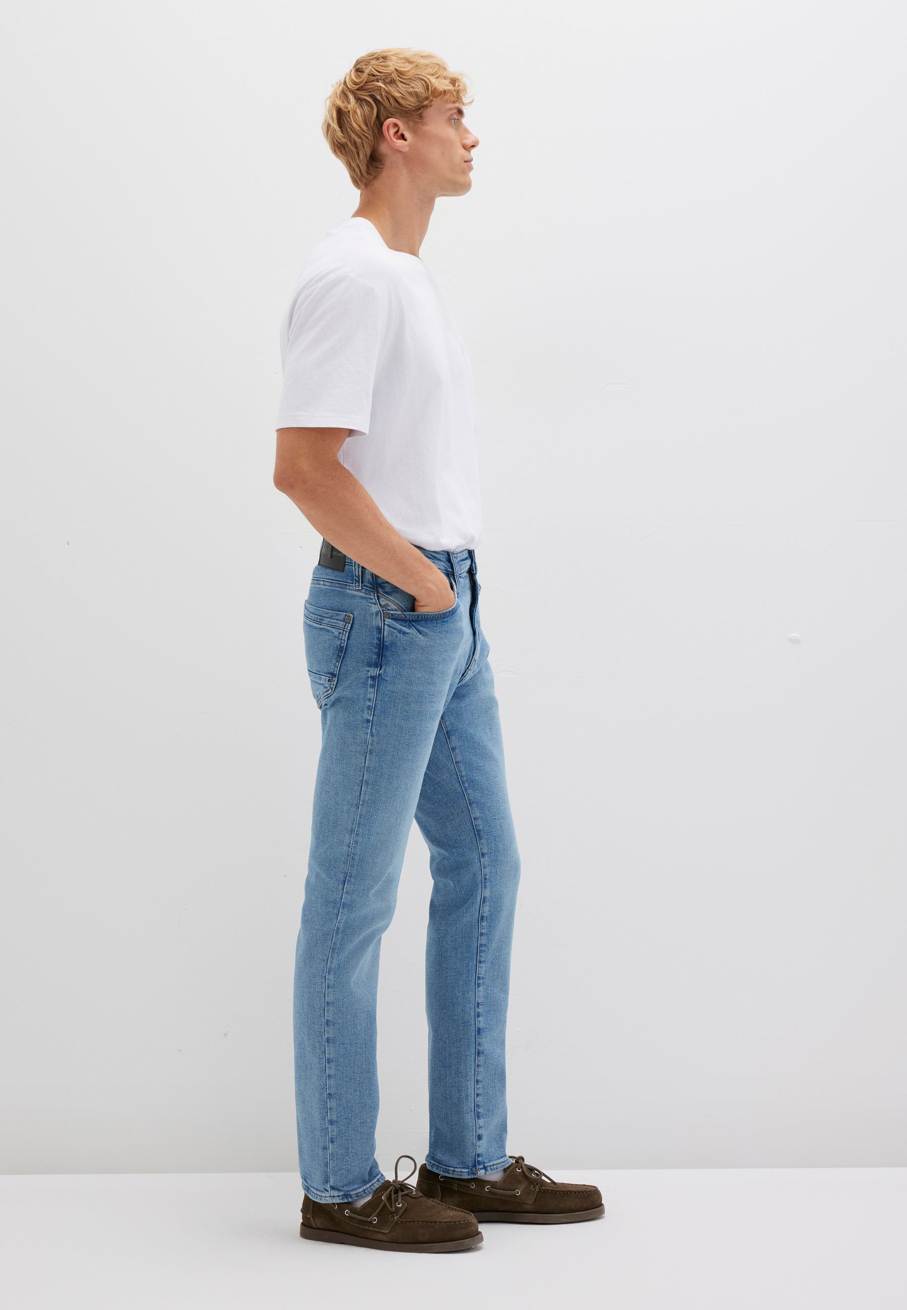 Marcus in Vintage Shaded Ultra Move Jeans Mavi