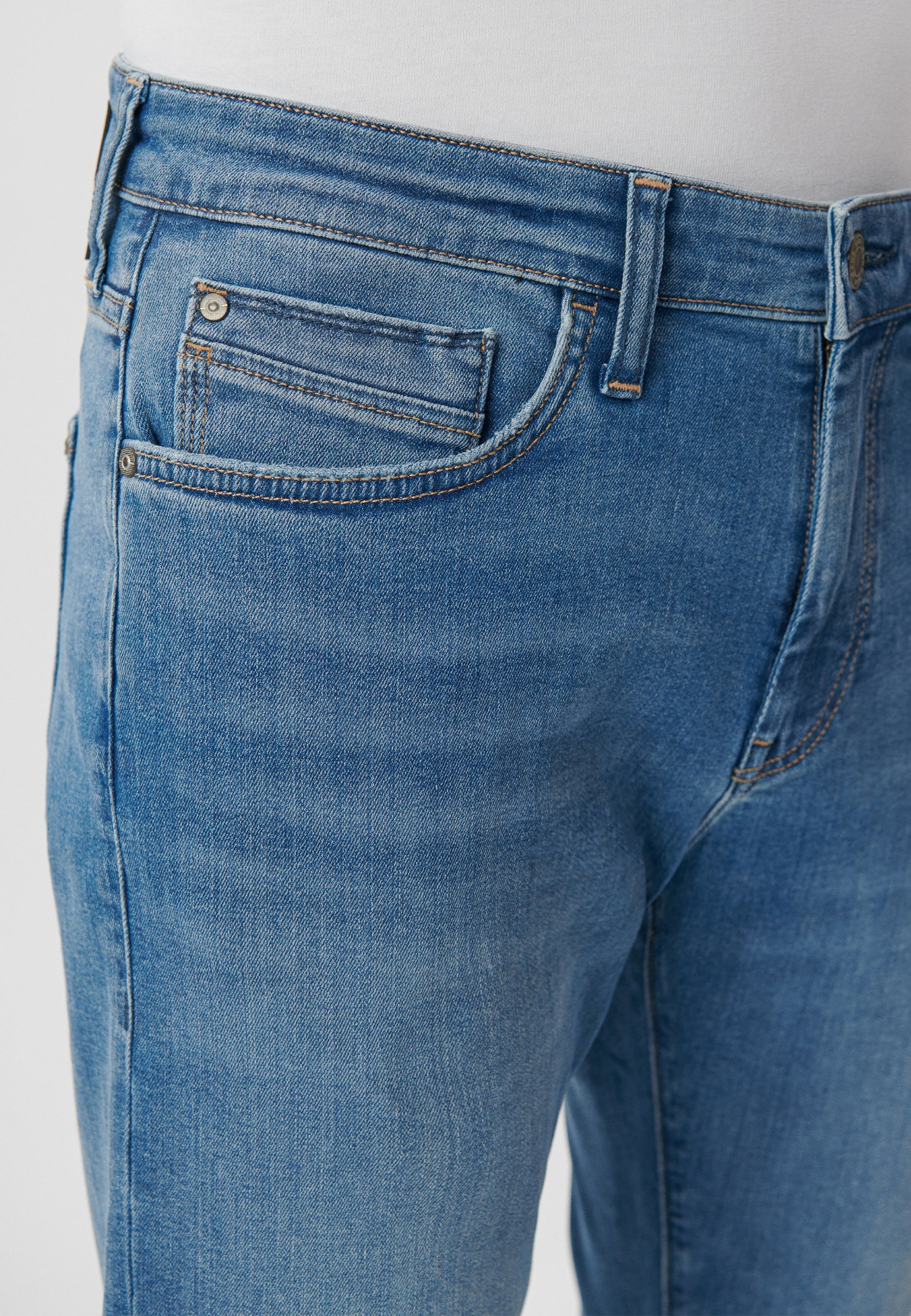 Jake in mid-used jeans by Mavi