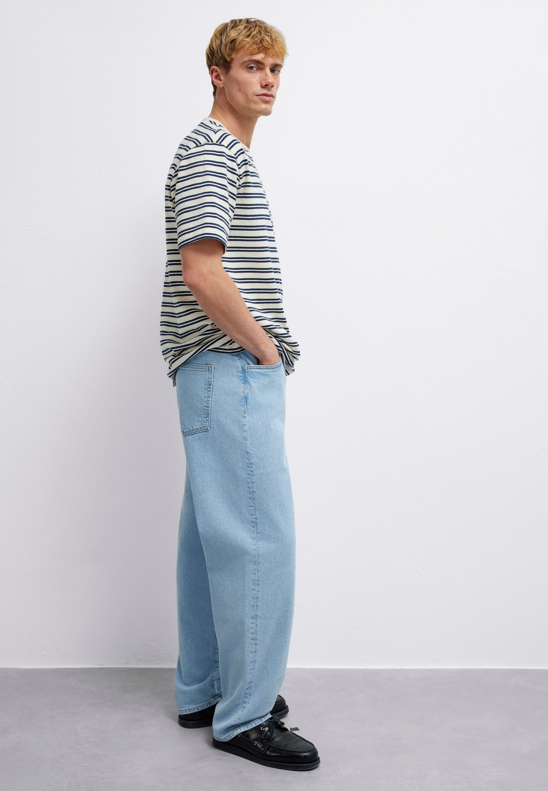 Stripe Tee in Total Eclipse T-Shirts Mavi