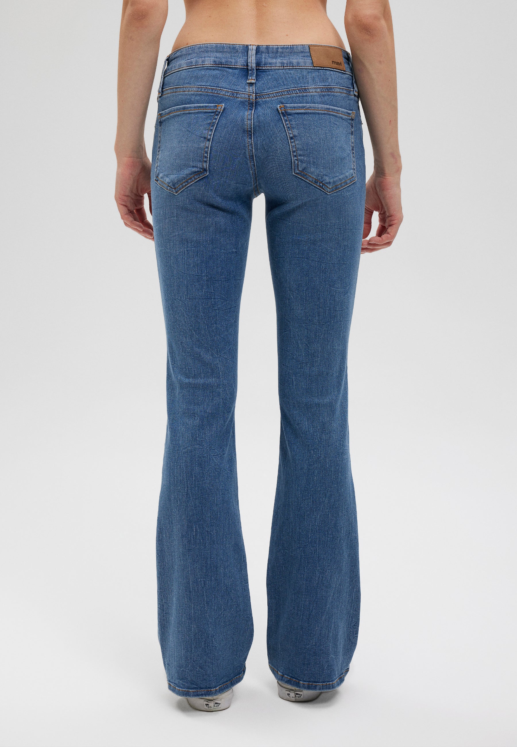 Bella Mid-Rise in Dark Brushed Str Jeans Mavi   