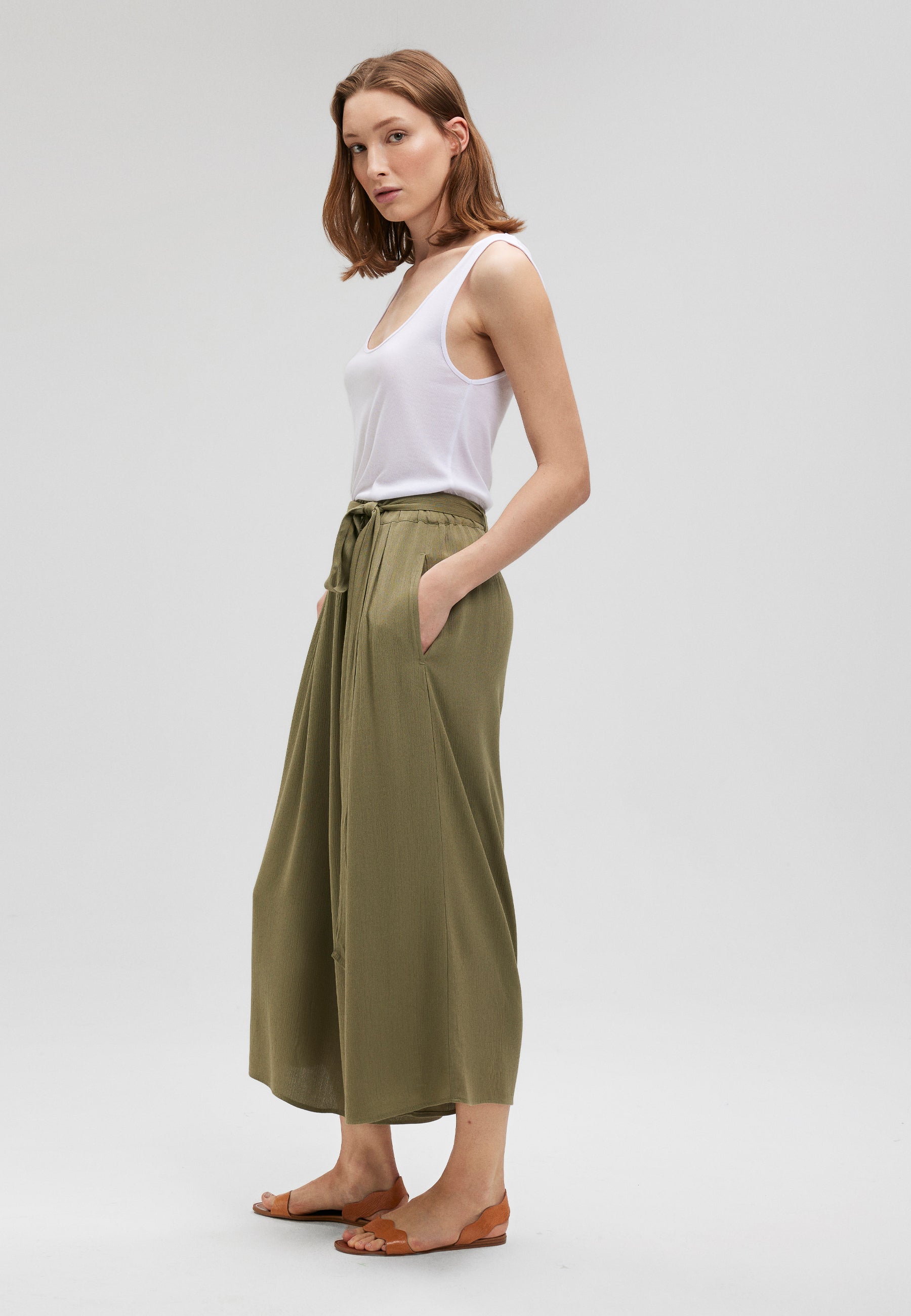 Woven Pants in Deep Lichen Green Pants Mavi   