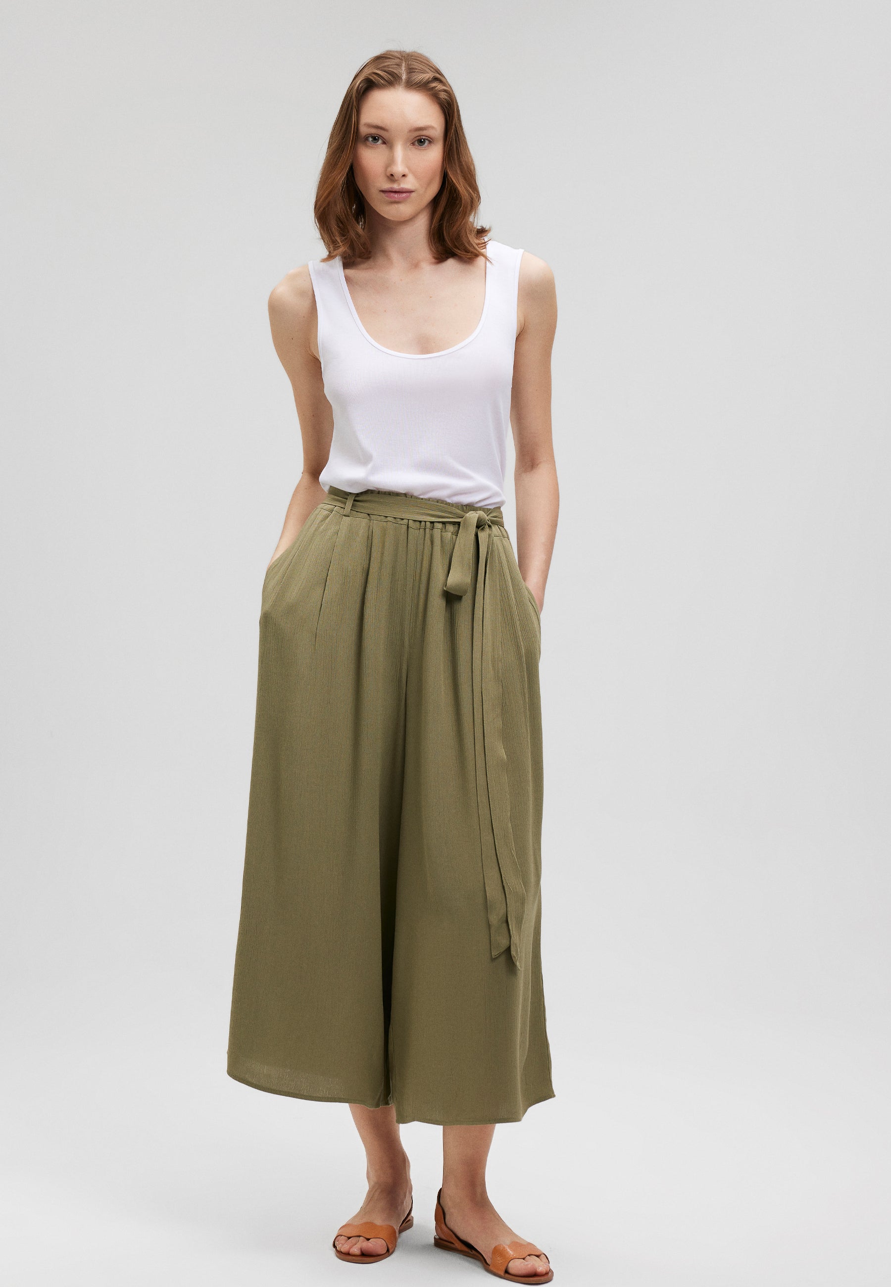 Woven Pants in Deep Lichen Green Pants Mavi   