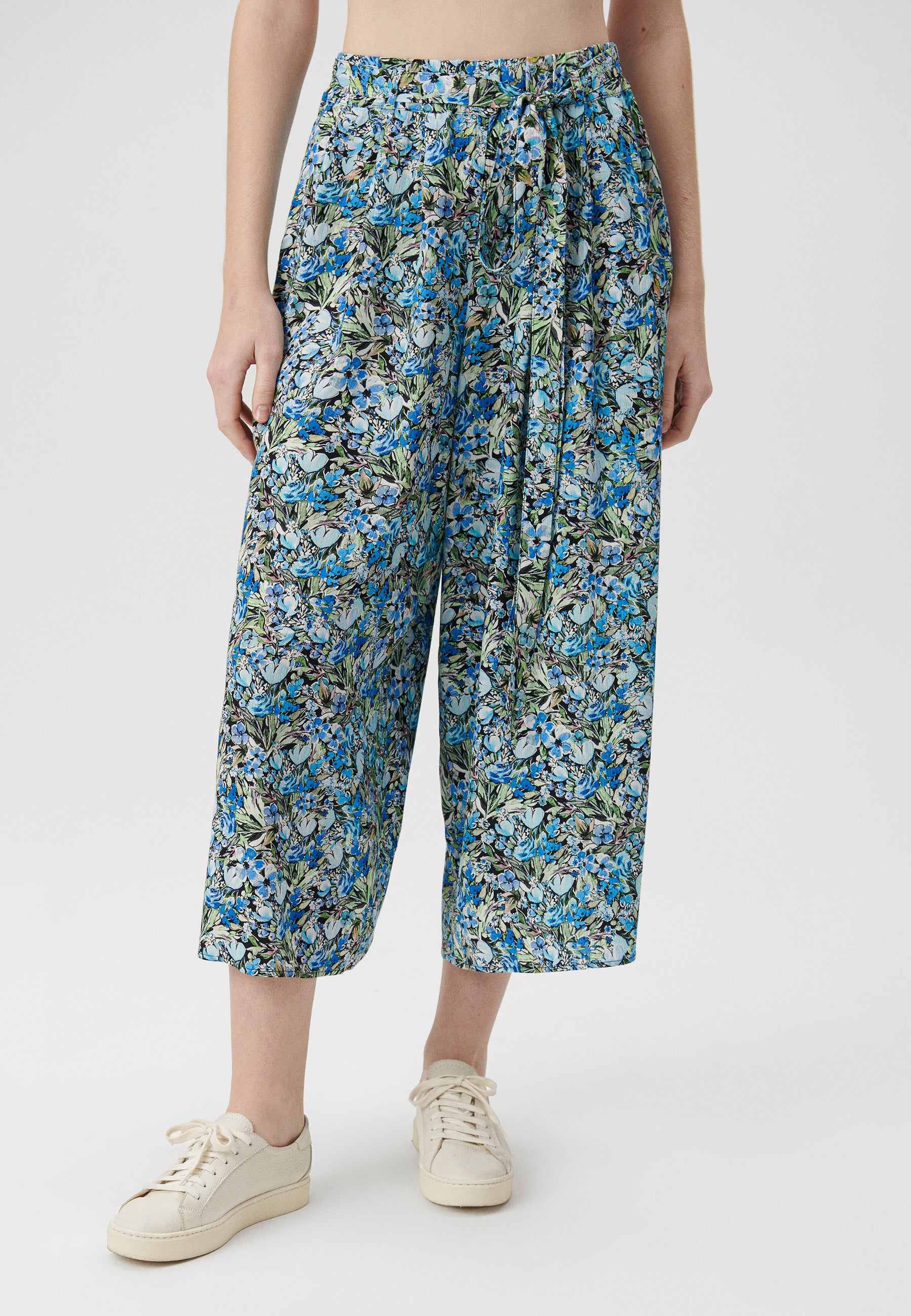 Woven Pants in Blue Garden Print Pants Mavi   