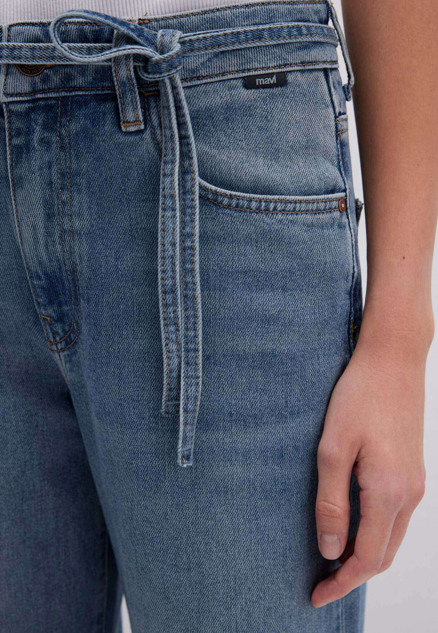 Malibu With Belt in Mid Used 90S Jeans Mavi