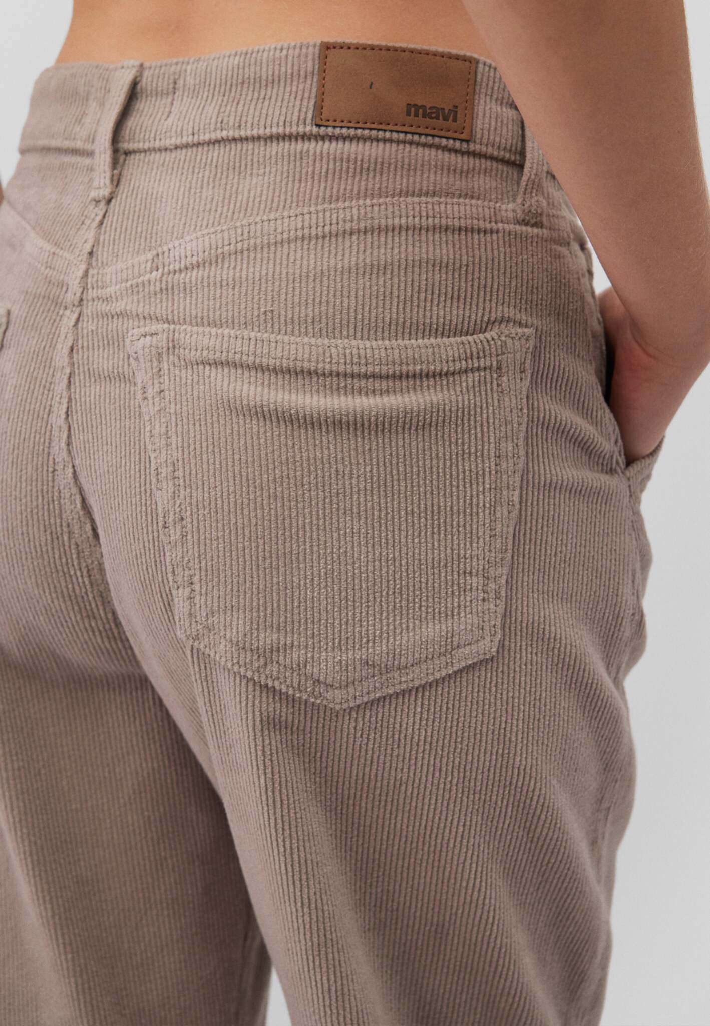 Laura in Moon Skirt Cord Pants Mavi   