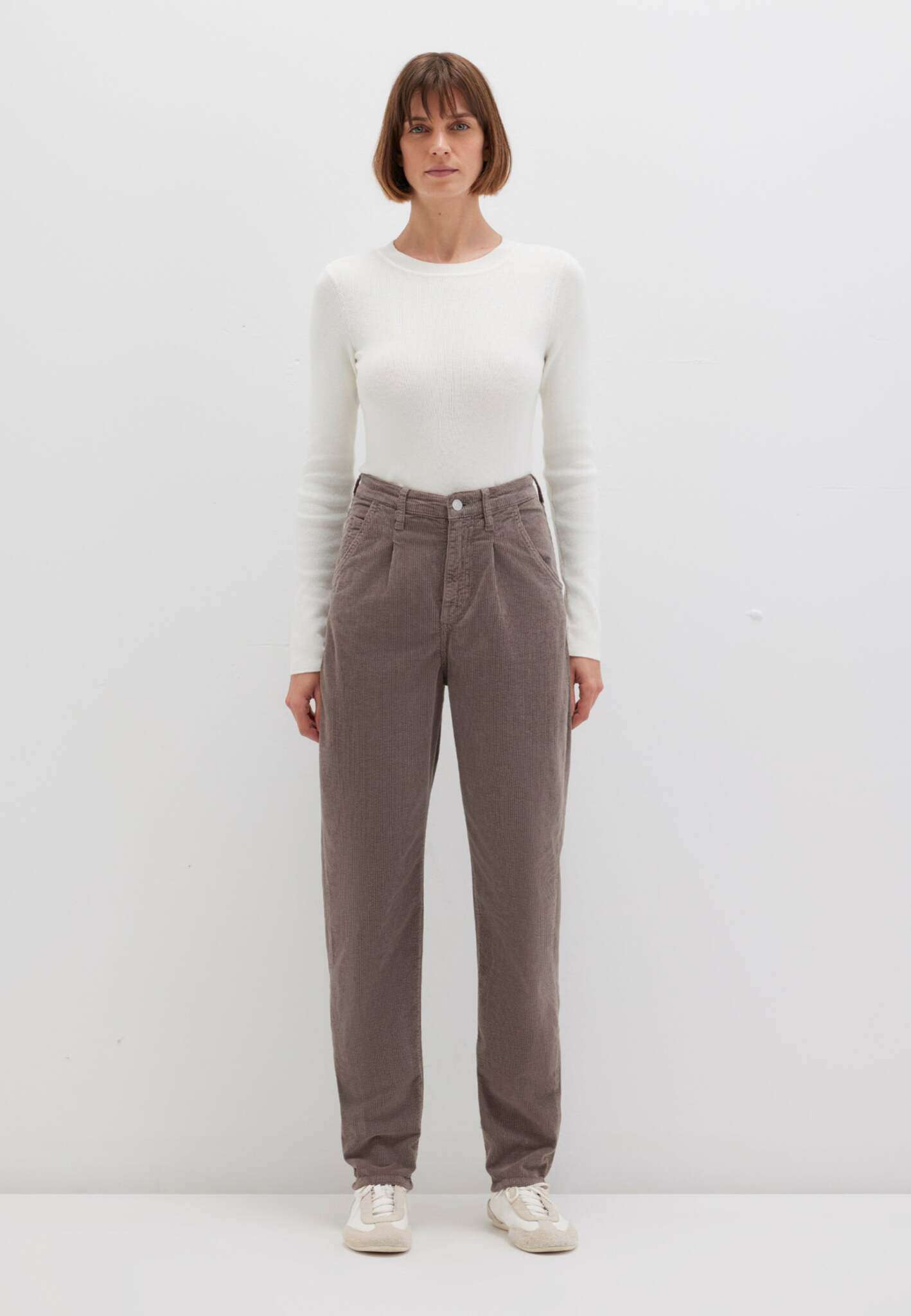 Laura in Charcoal Gray Cord Pants Mavi