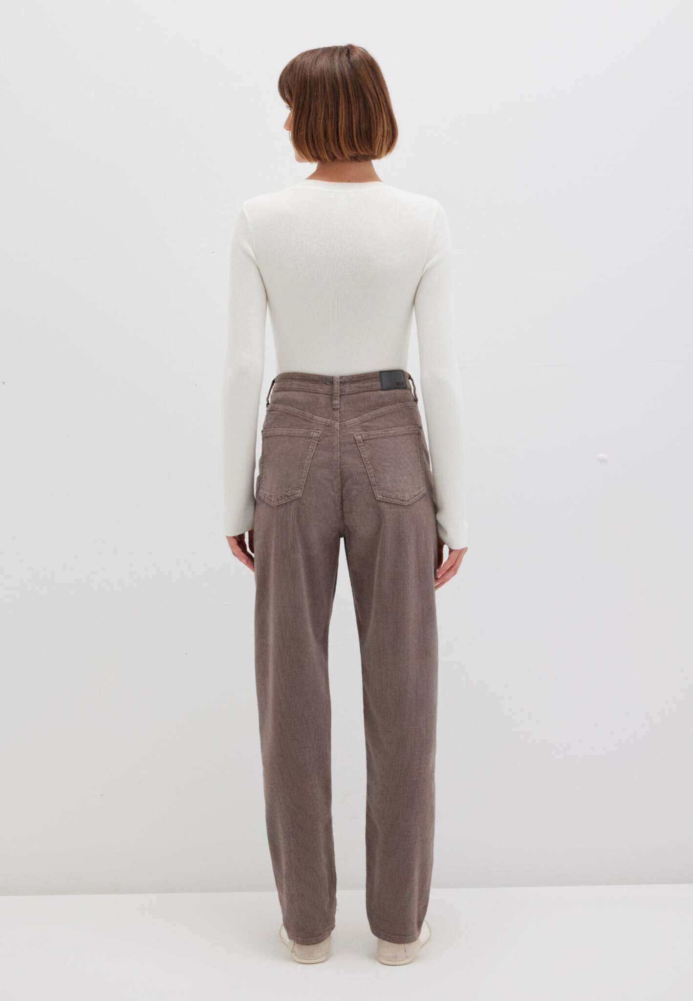 Laura in Charcoal Gray Cord Pants Mavi