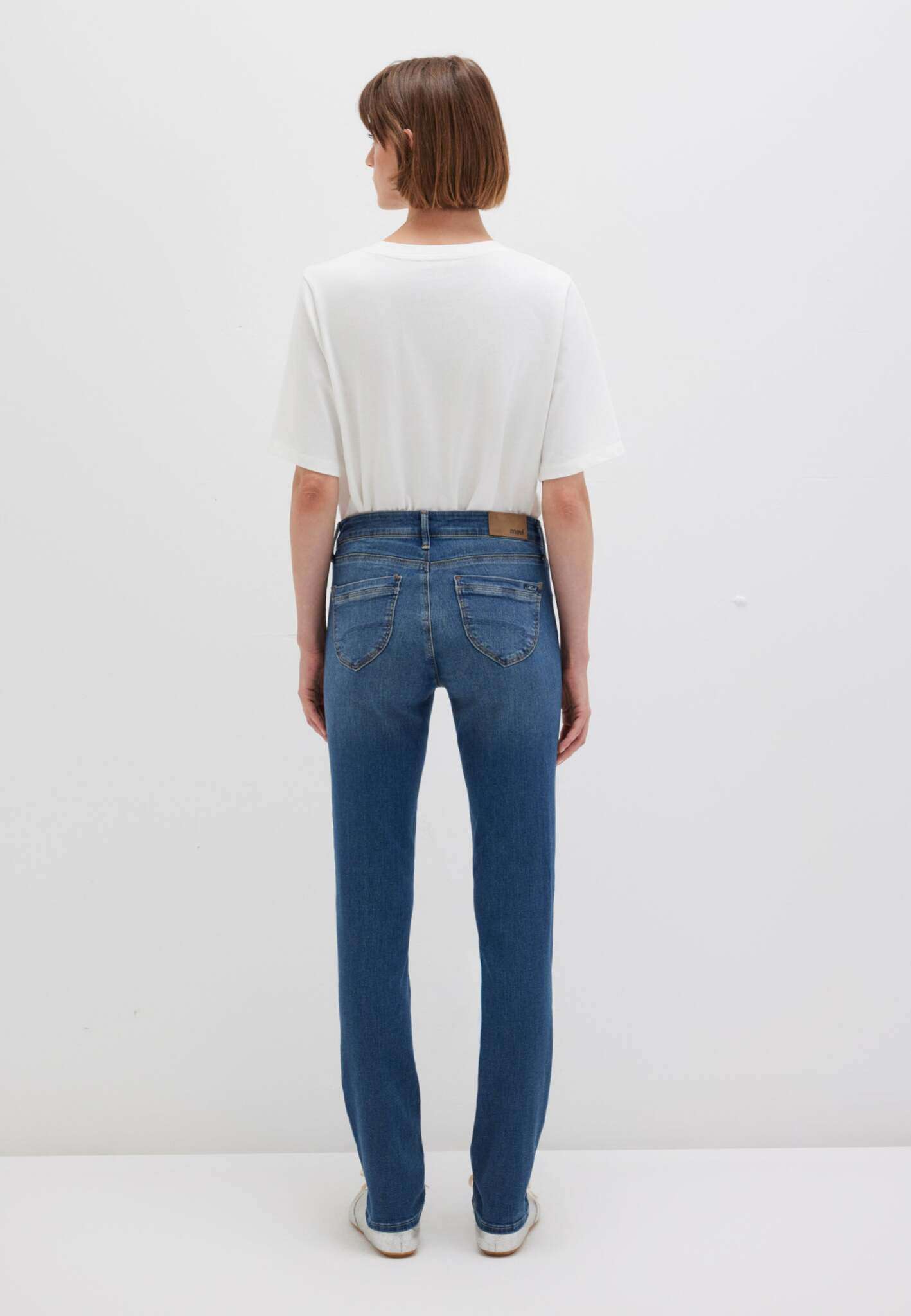 Sophie in Deep Memory Fit Jeans Mavi