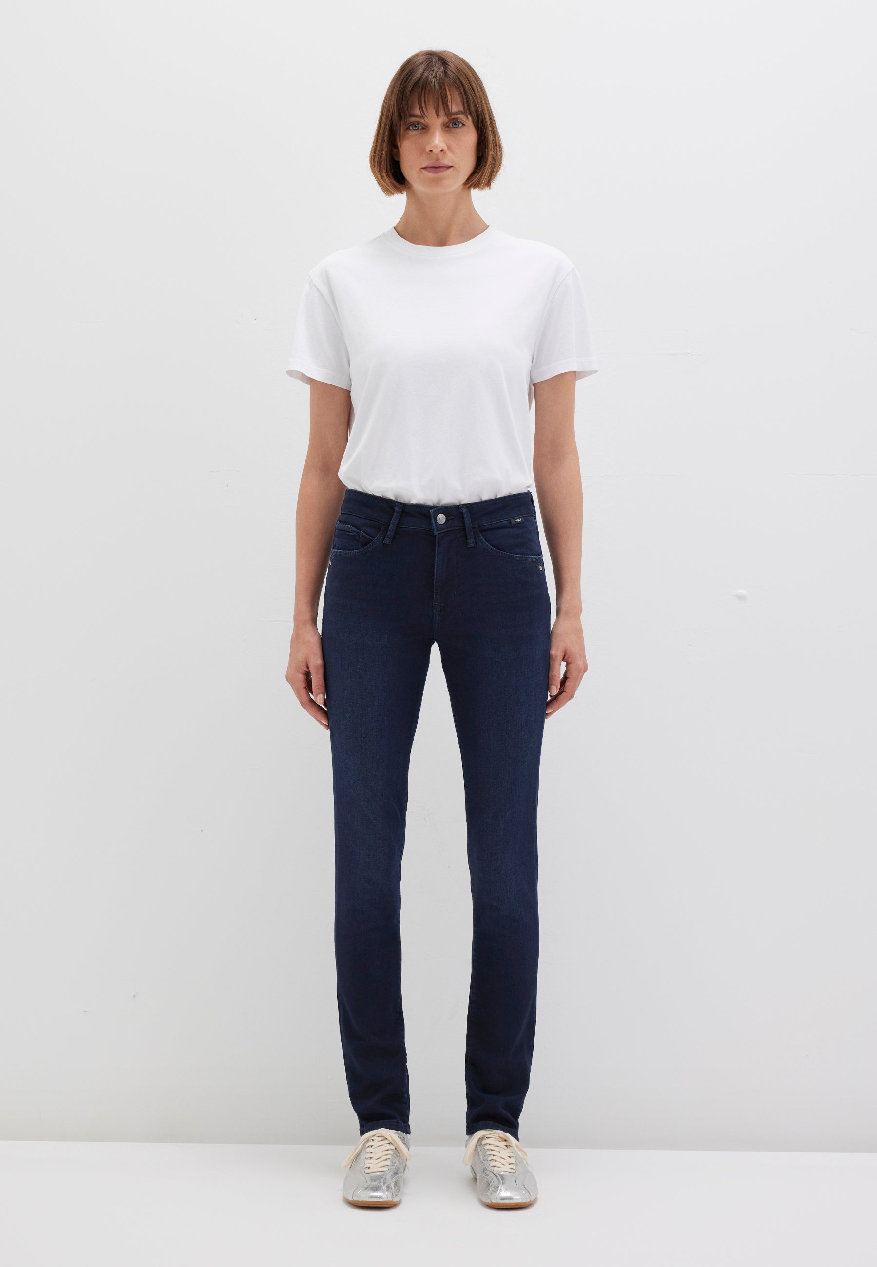 Sophie in Ink Uptown Sporty Jeans Mavi
