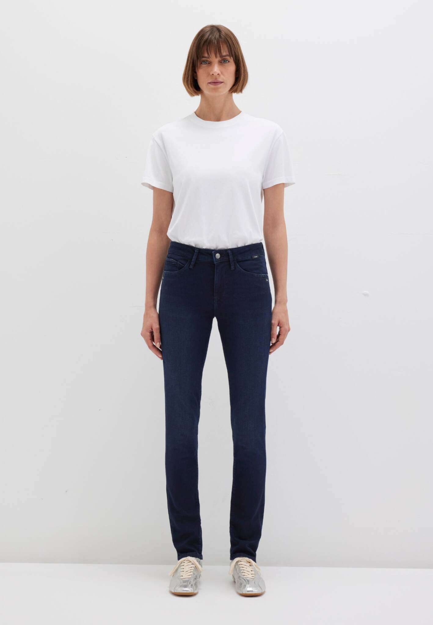 Sophie in Ink Uptown Sporty Jeans Mavi