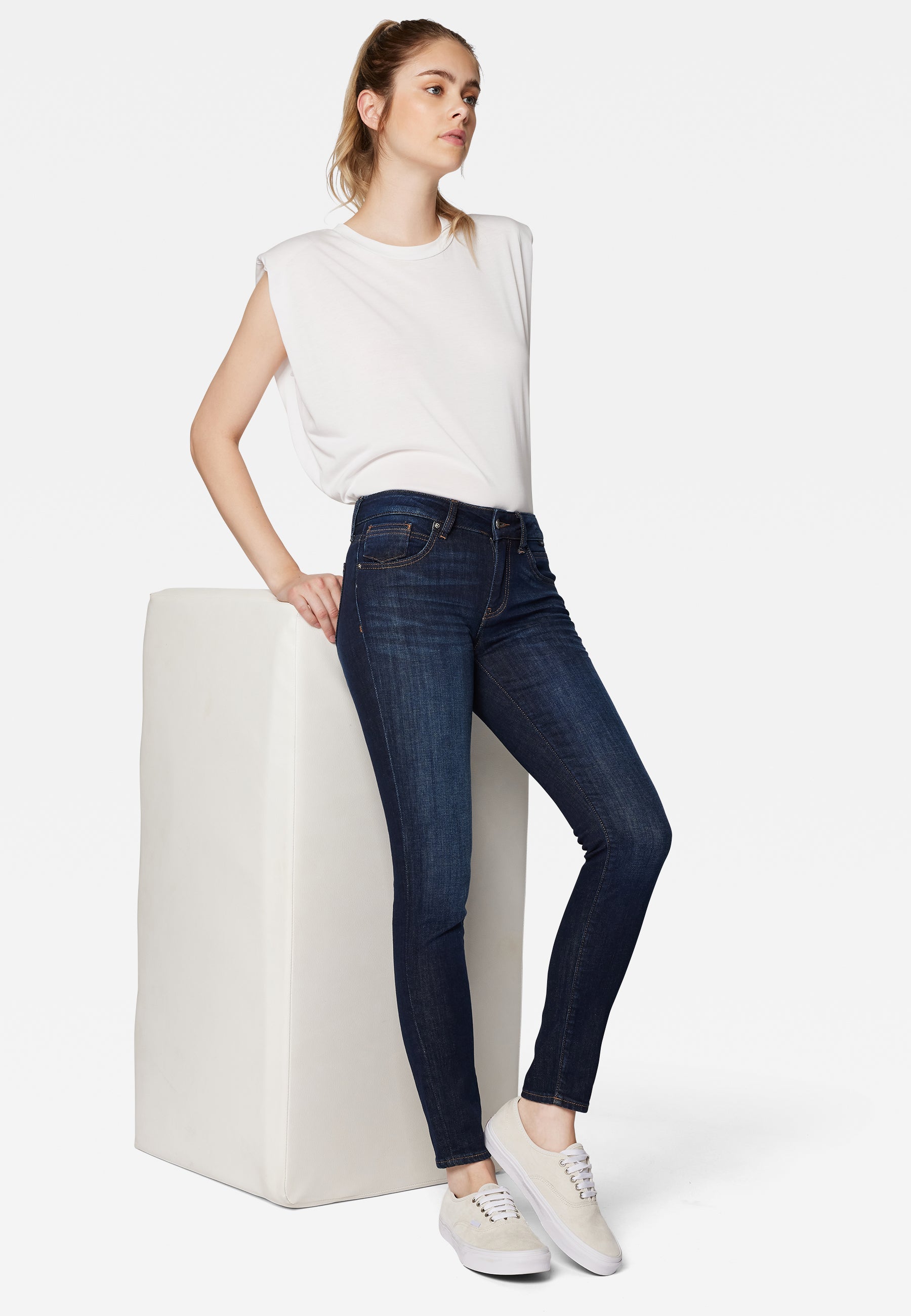 Adriana in Rinse Str Jeans Mavi   