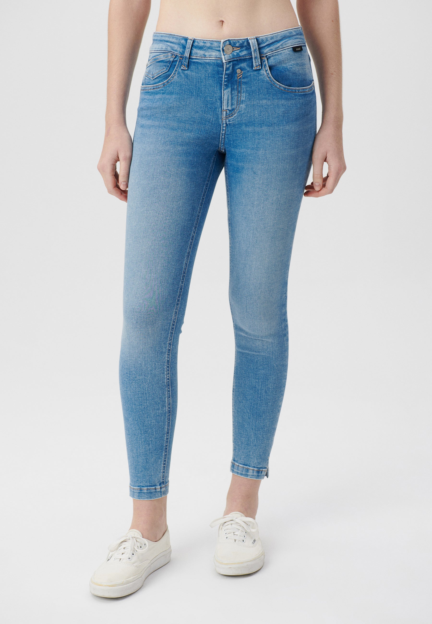 Adriana in Mid Aqua Blue Str Jeans Mavi   