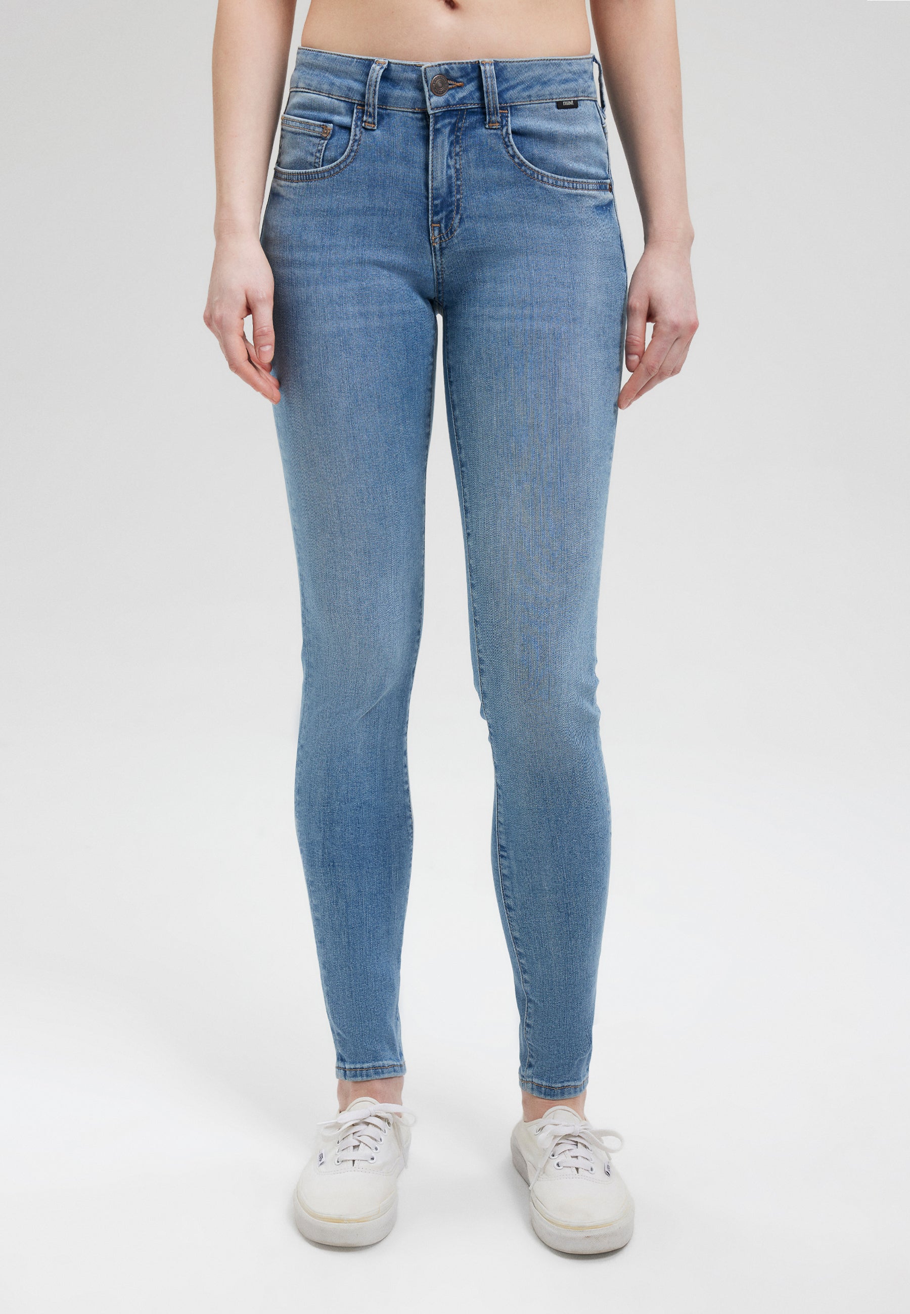 Adriana in Mid Brushed Str Jeans Mavi   