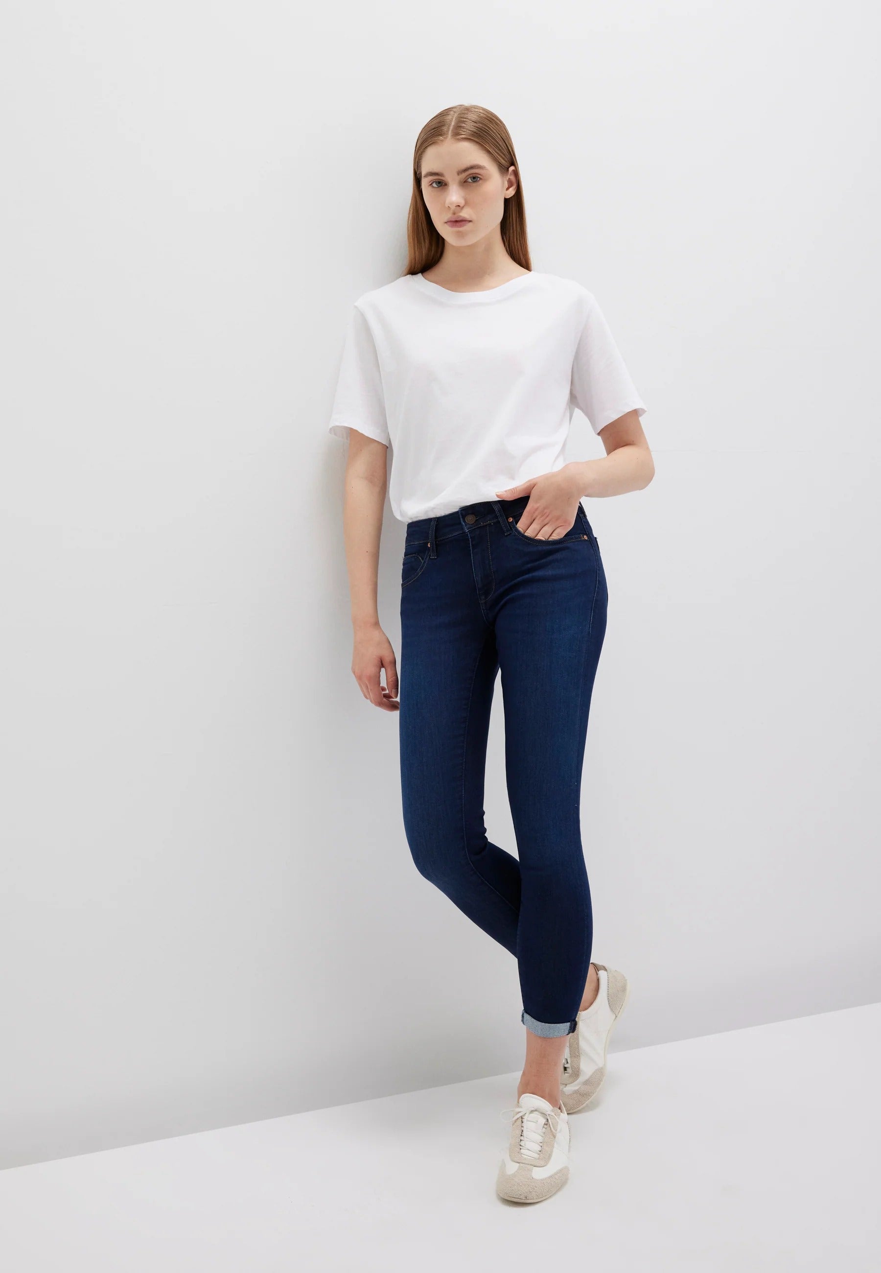 Lexy in Deep Sateen Glam Jeans Mavi