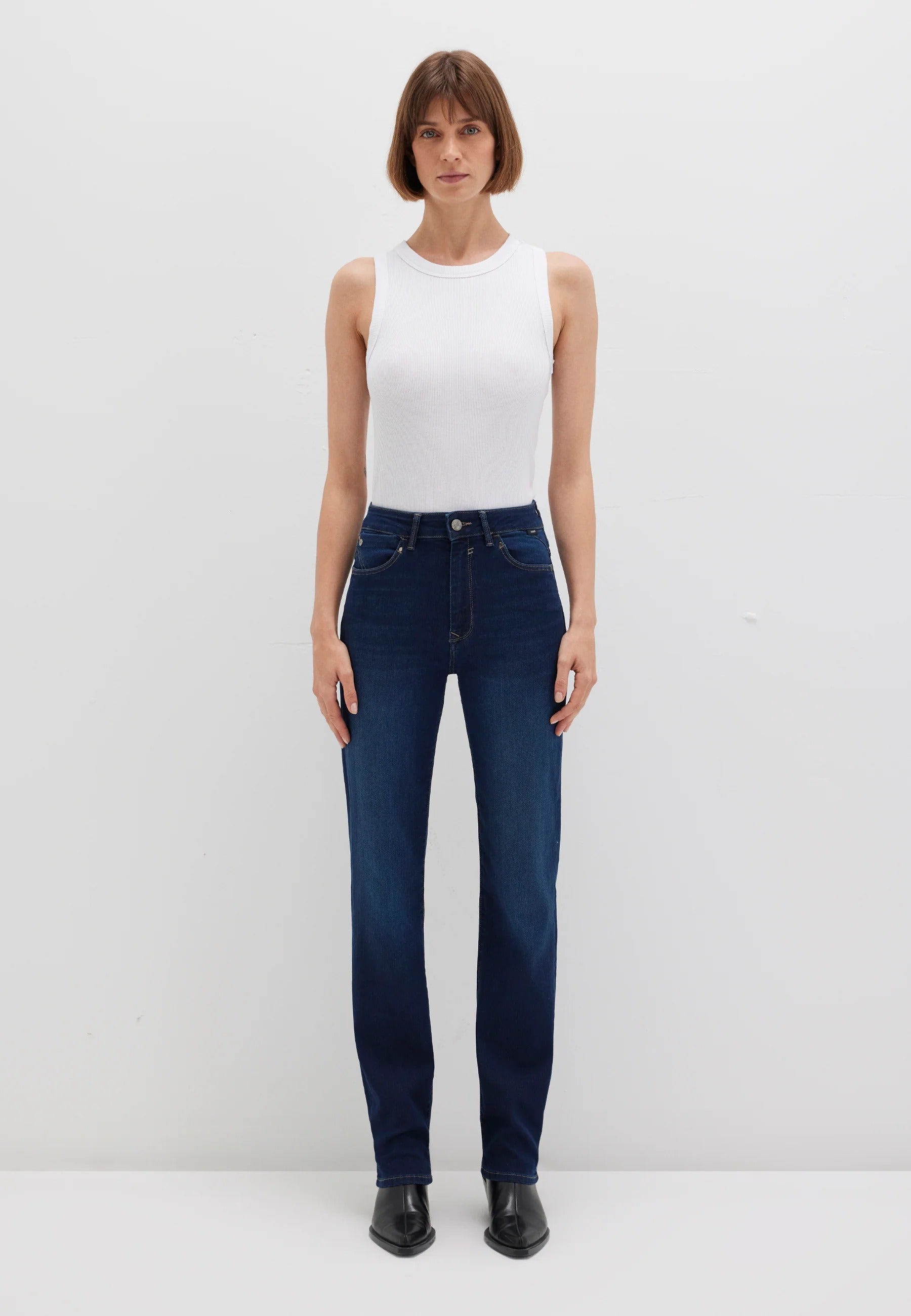 Kendra in Deep Uptown Str Jeans Mavi