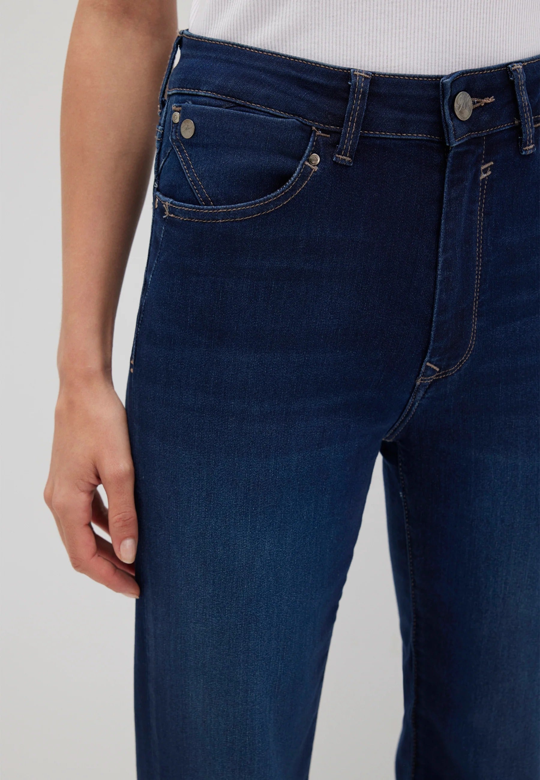 Kendra in Deep Uptown Str Jeans Mavi