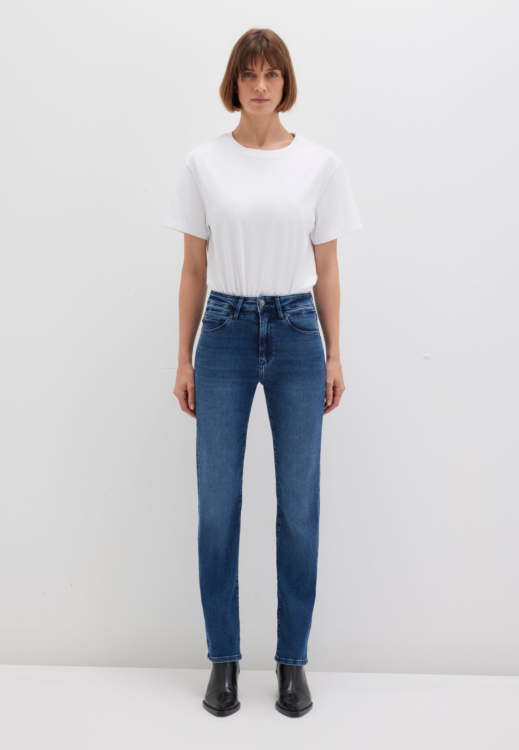 Kendra in Indigo Blue Sateen Str Jeans Mavi
