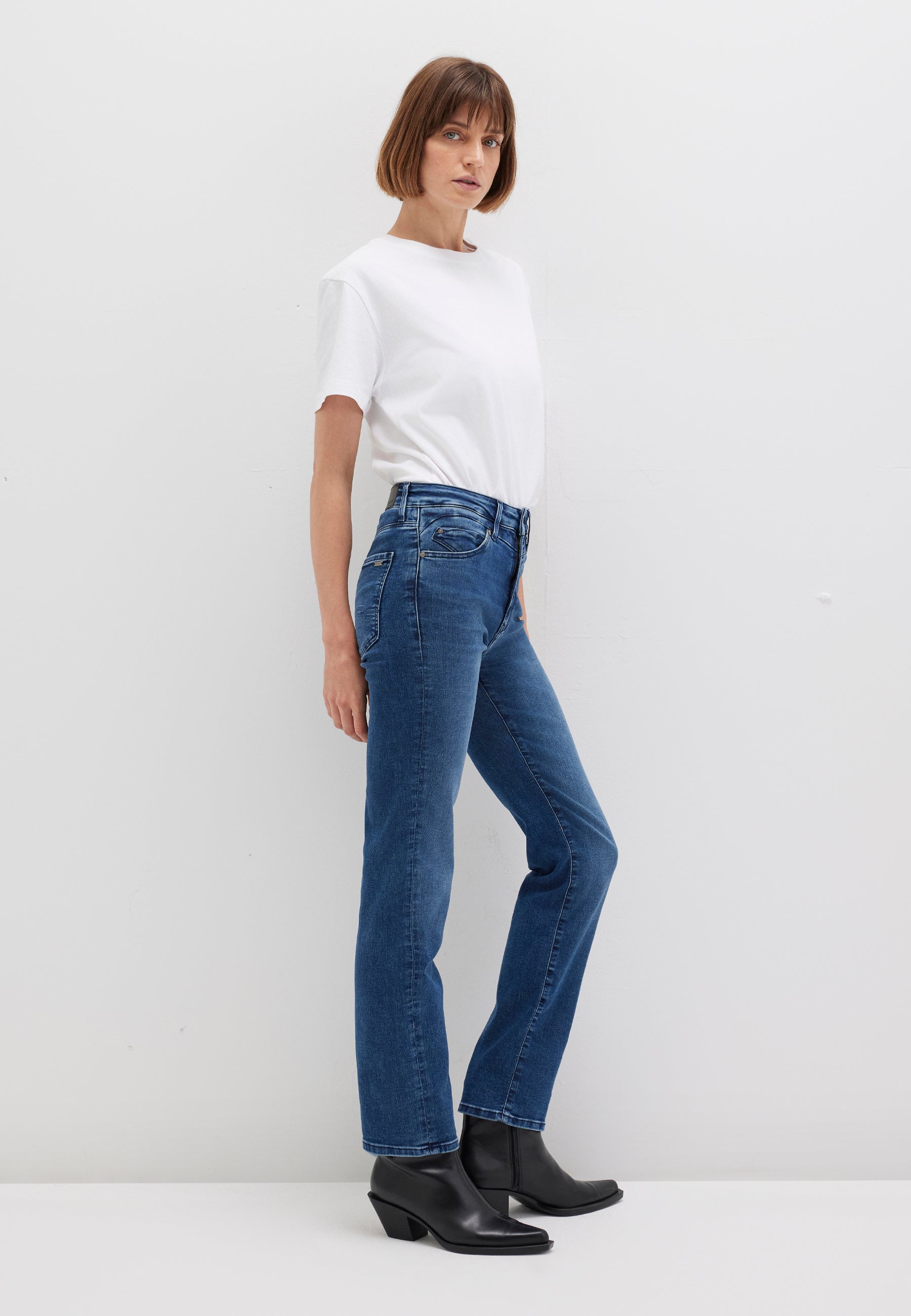 Kendra in Indigo Blue Sateen Str Jeans Mavi