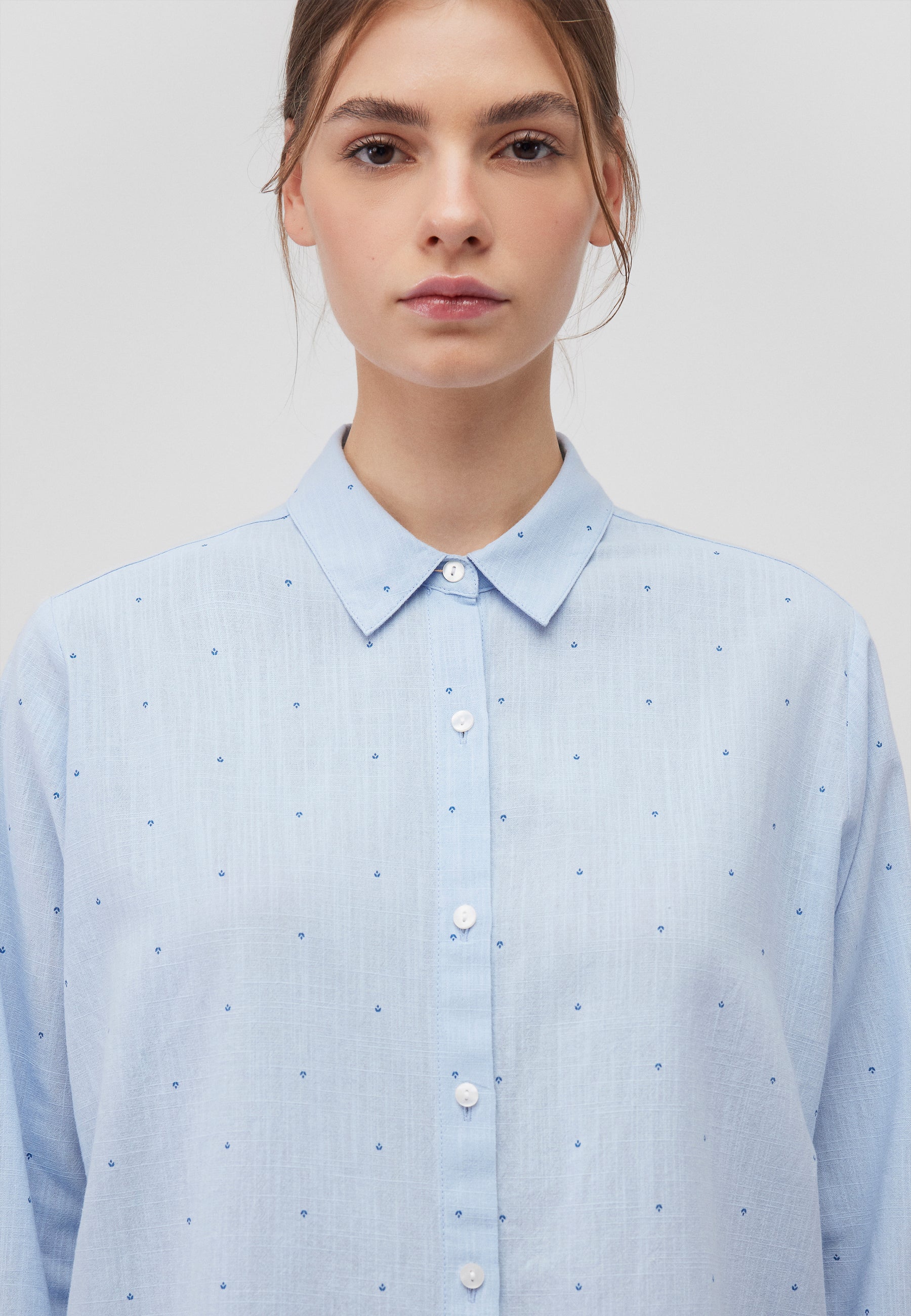 Woven Shirt in Ensign Blue Tiny Leaf Print Shirts Mavi