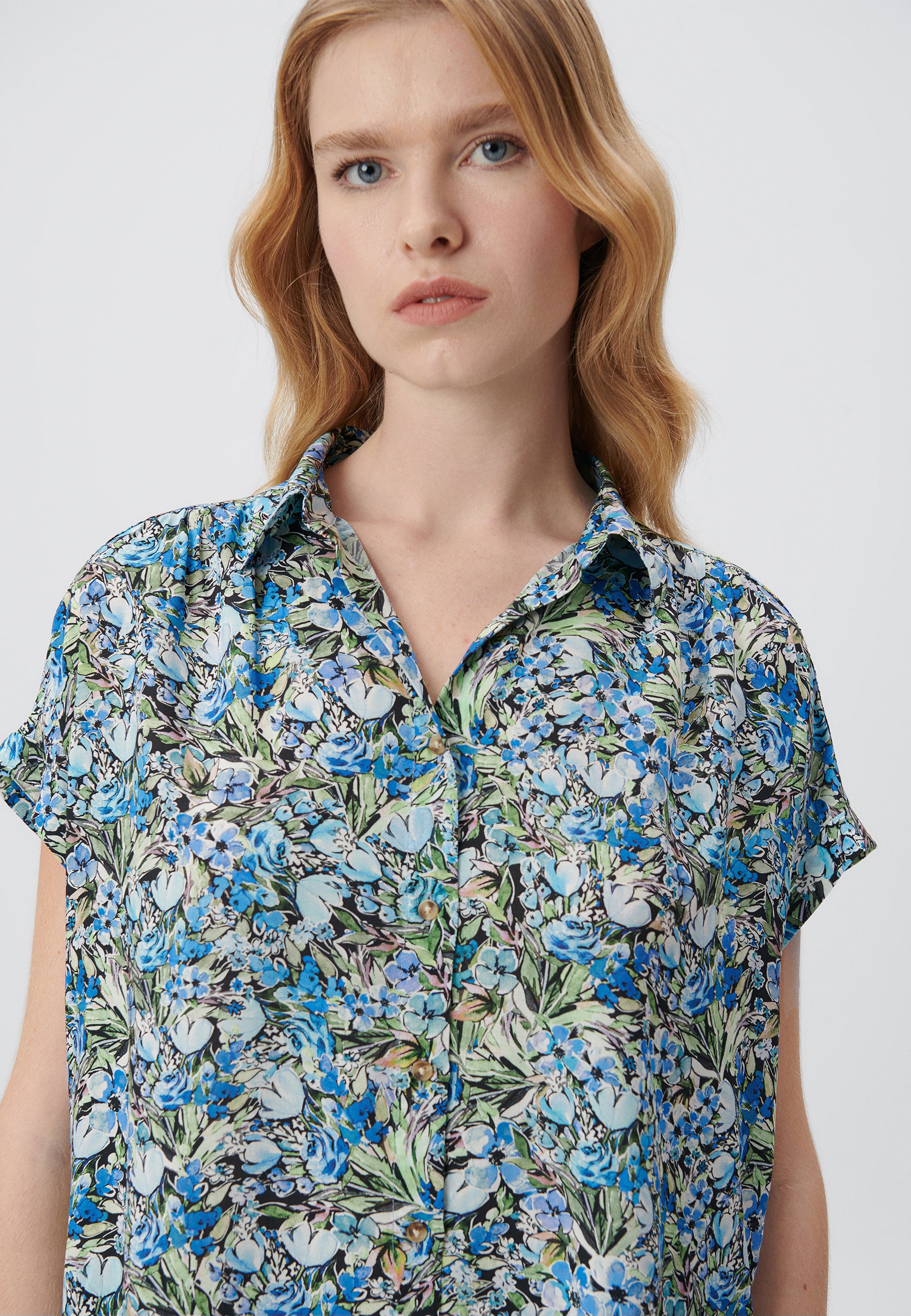 Short Sleeve Shirt in Blue Garden Print Shirts Mavi   