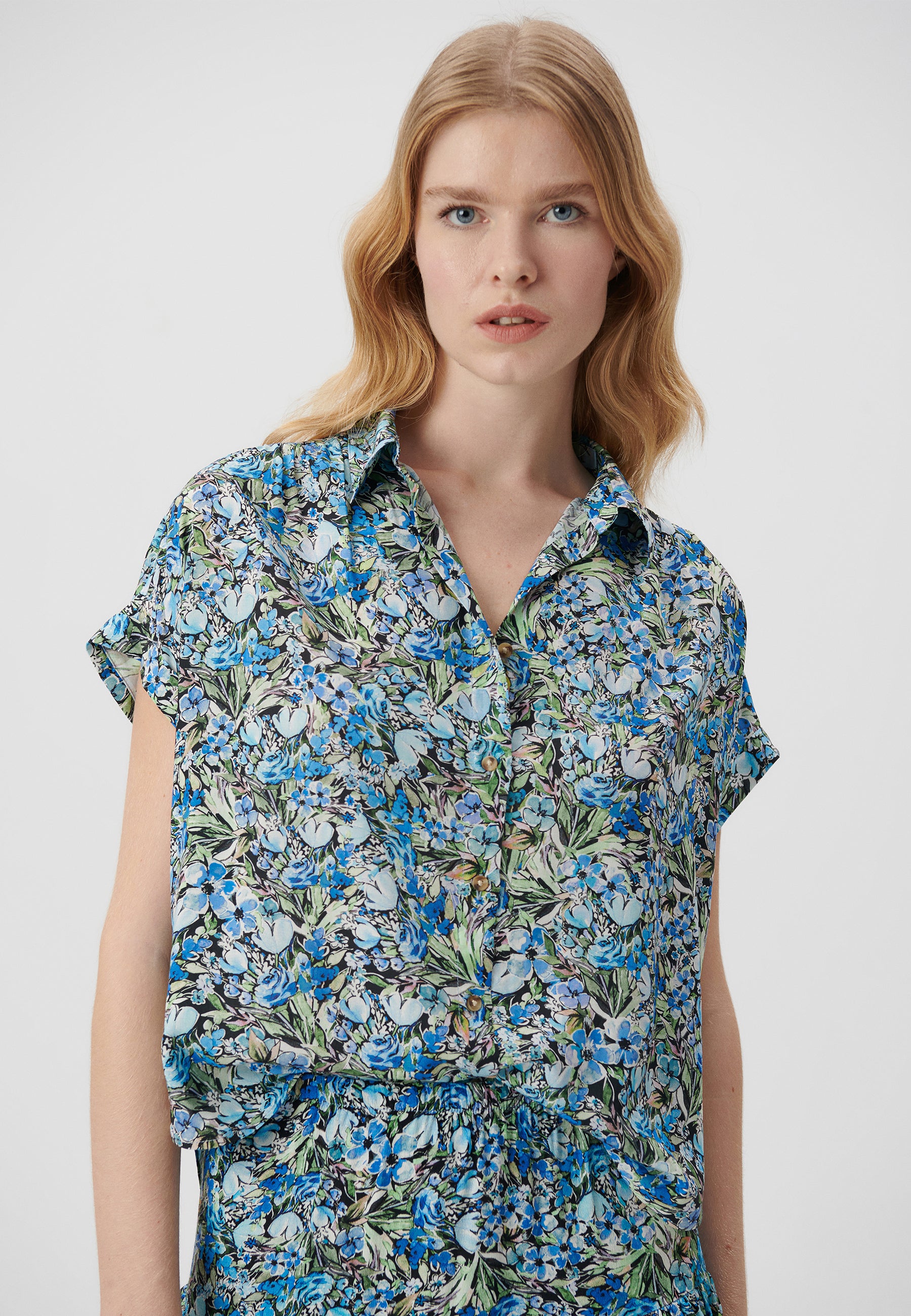 Short Sleeve Shirt in Blue Garden Print Shirts Mavi   