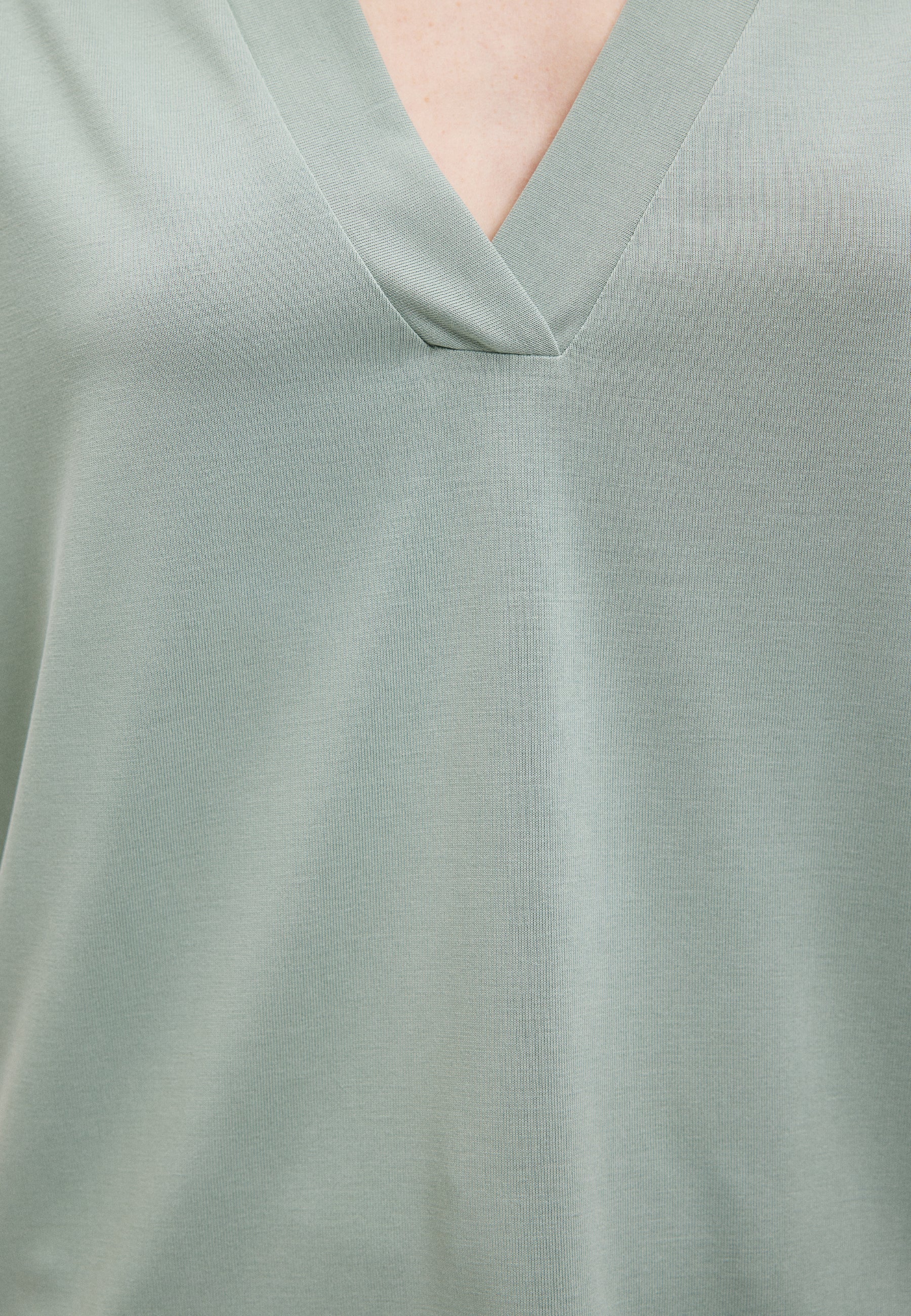 V Neck Jersey in Jadeite T-Shirts Mavi   