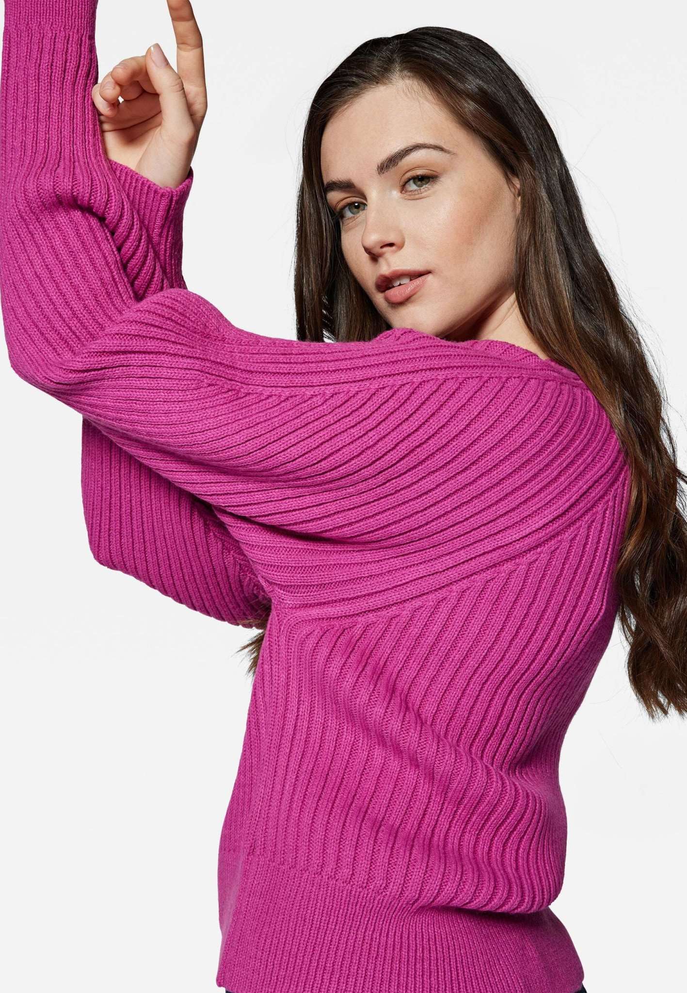 Crew Neck Sweater in Fuchsia Red Sweater Mavi   