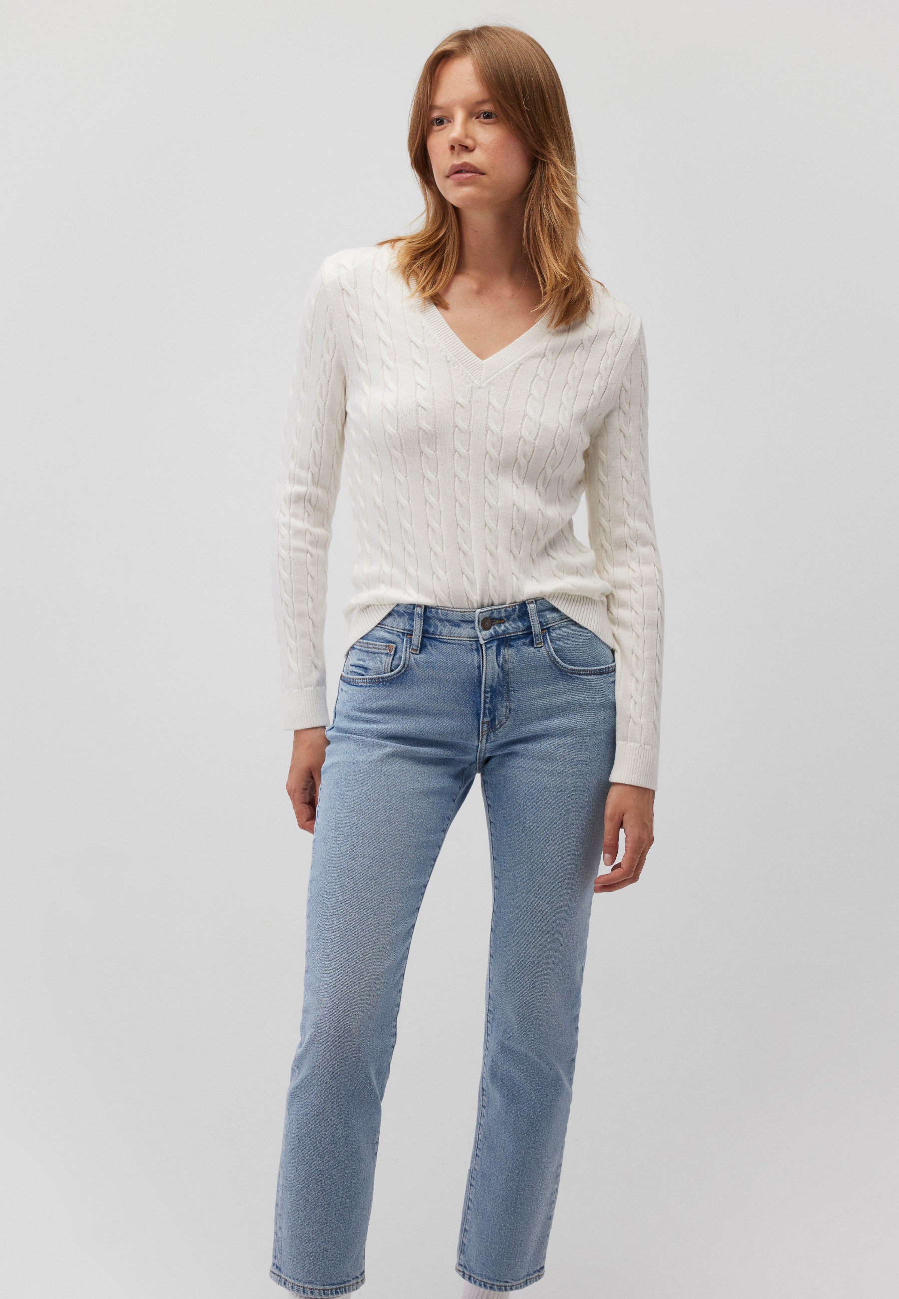 V-Neck Sweater in Antique White Sweater Mavi   