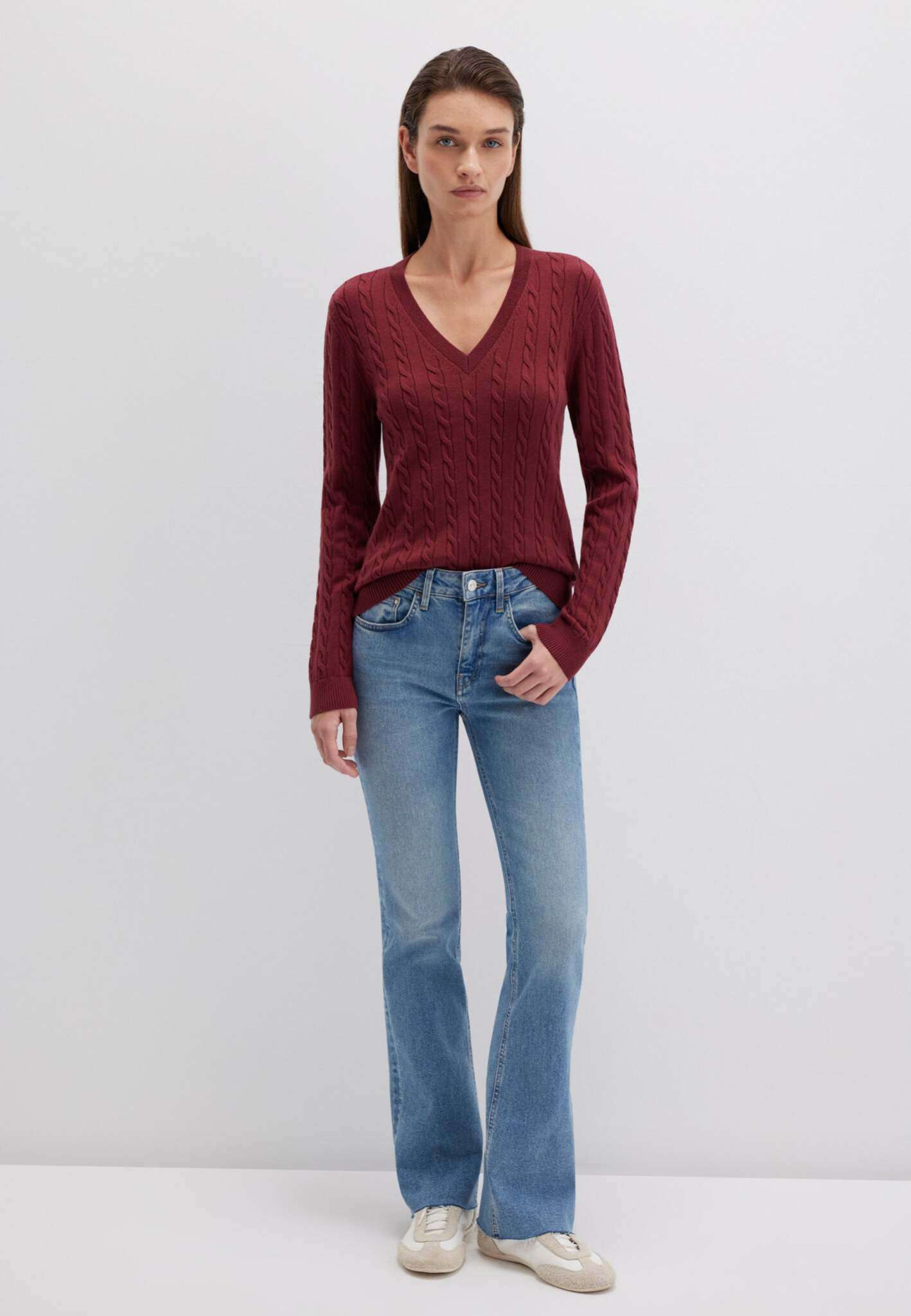 V-neck sweater in cordovan sweater Mavi