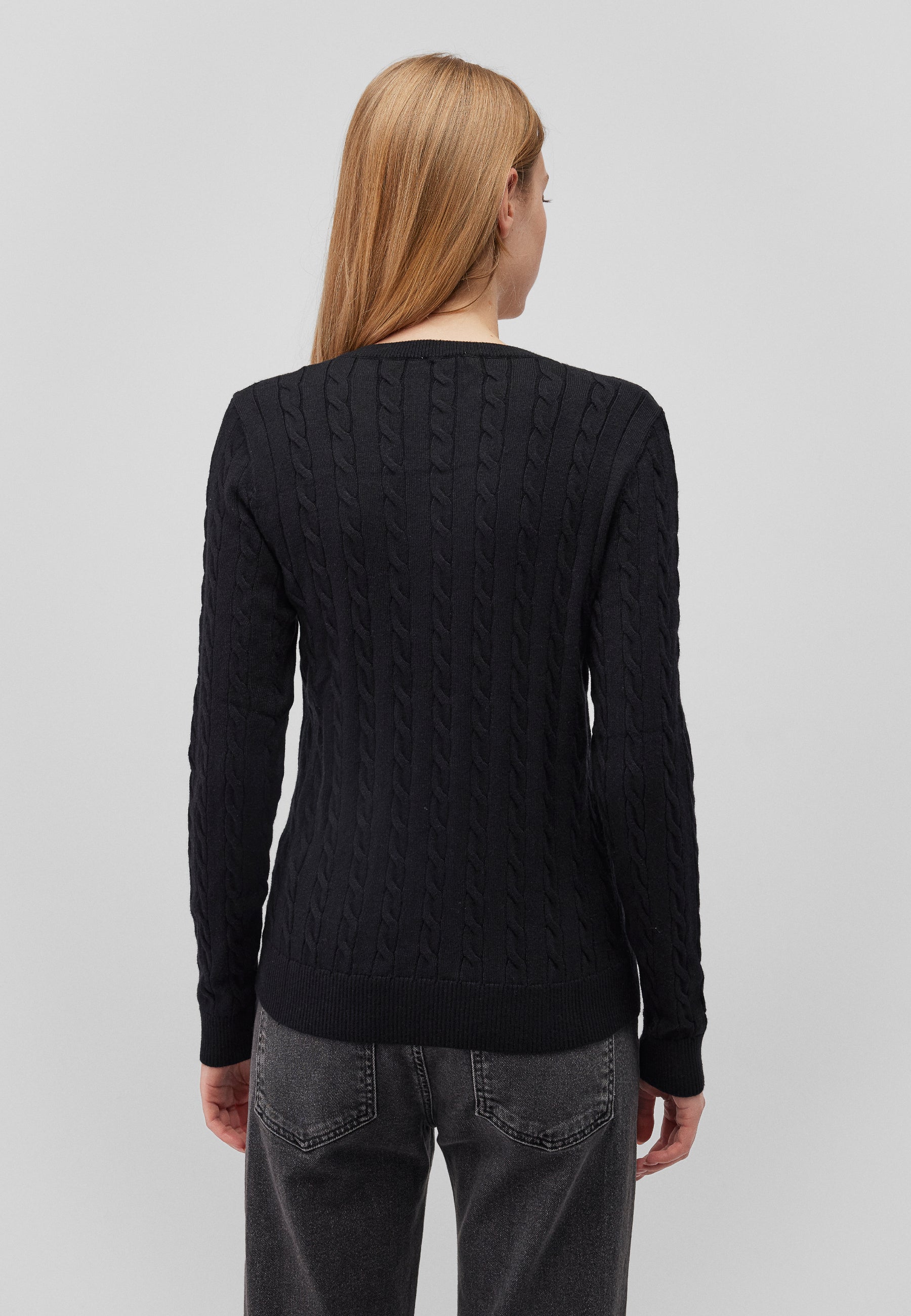 V-Neck Sweater in Black Sweater Mavi   