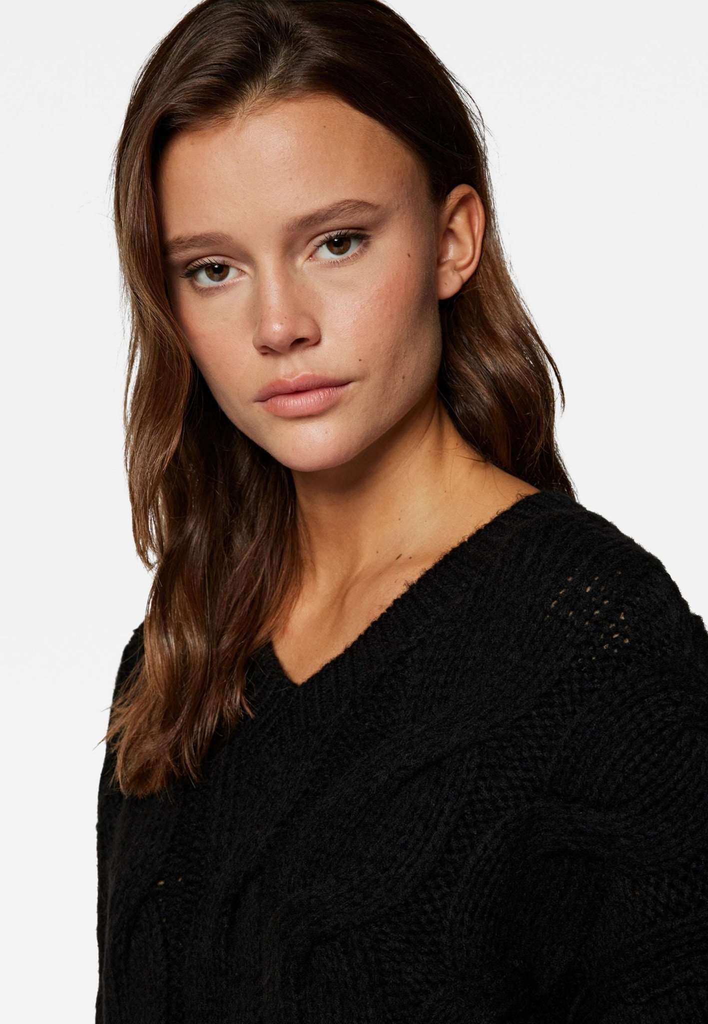 V Neck Sweater in Black Sweater Mavi   