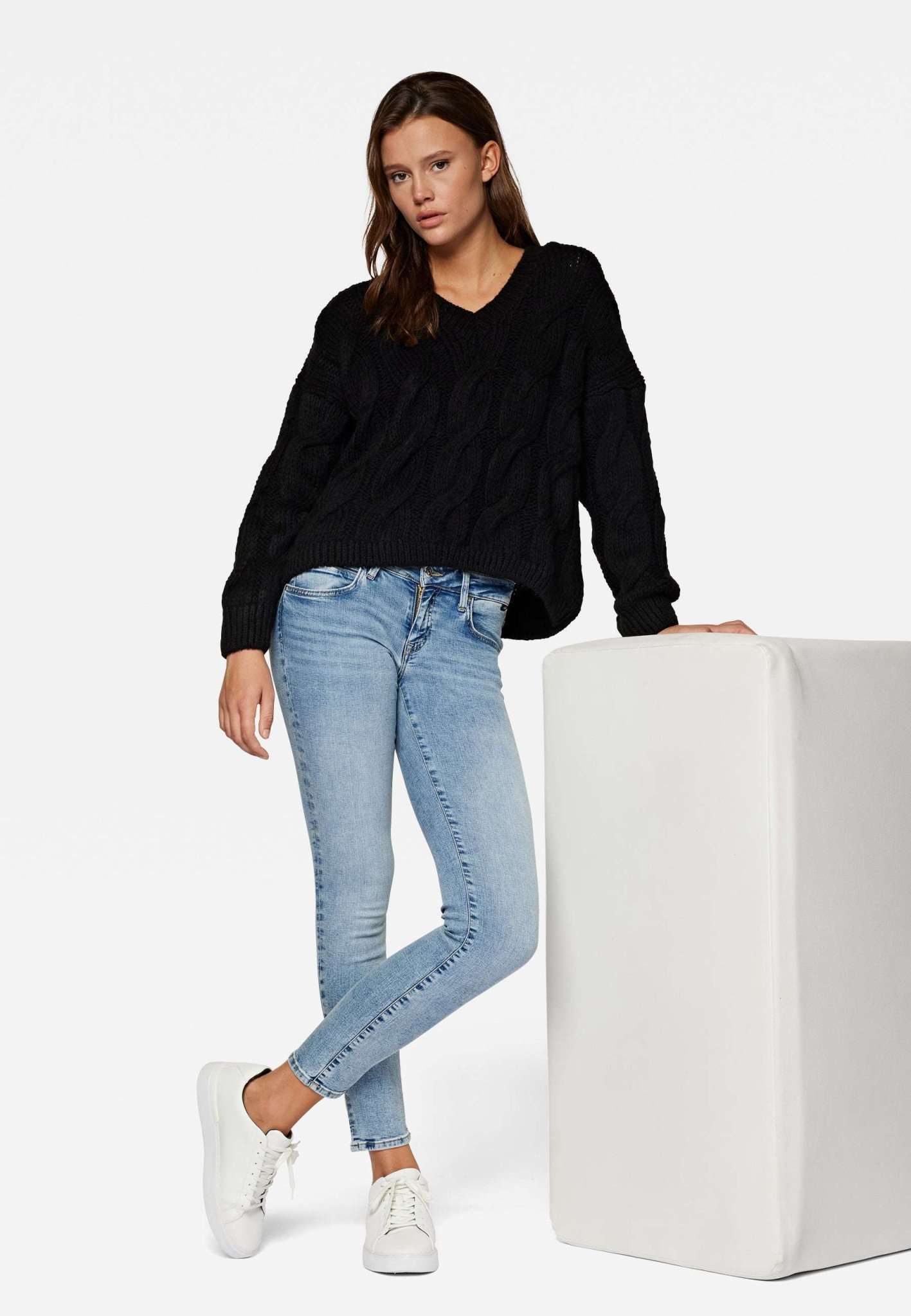 V Neck Sweater in Black Sweater Mavi   