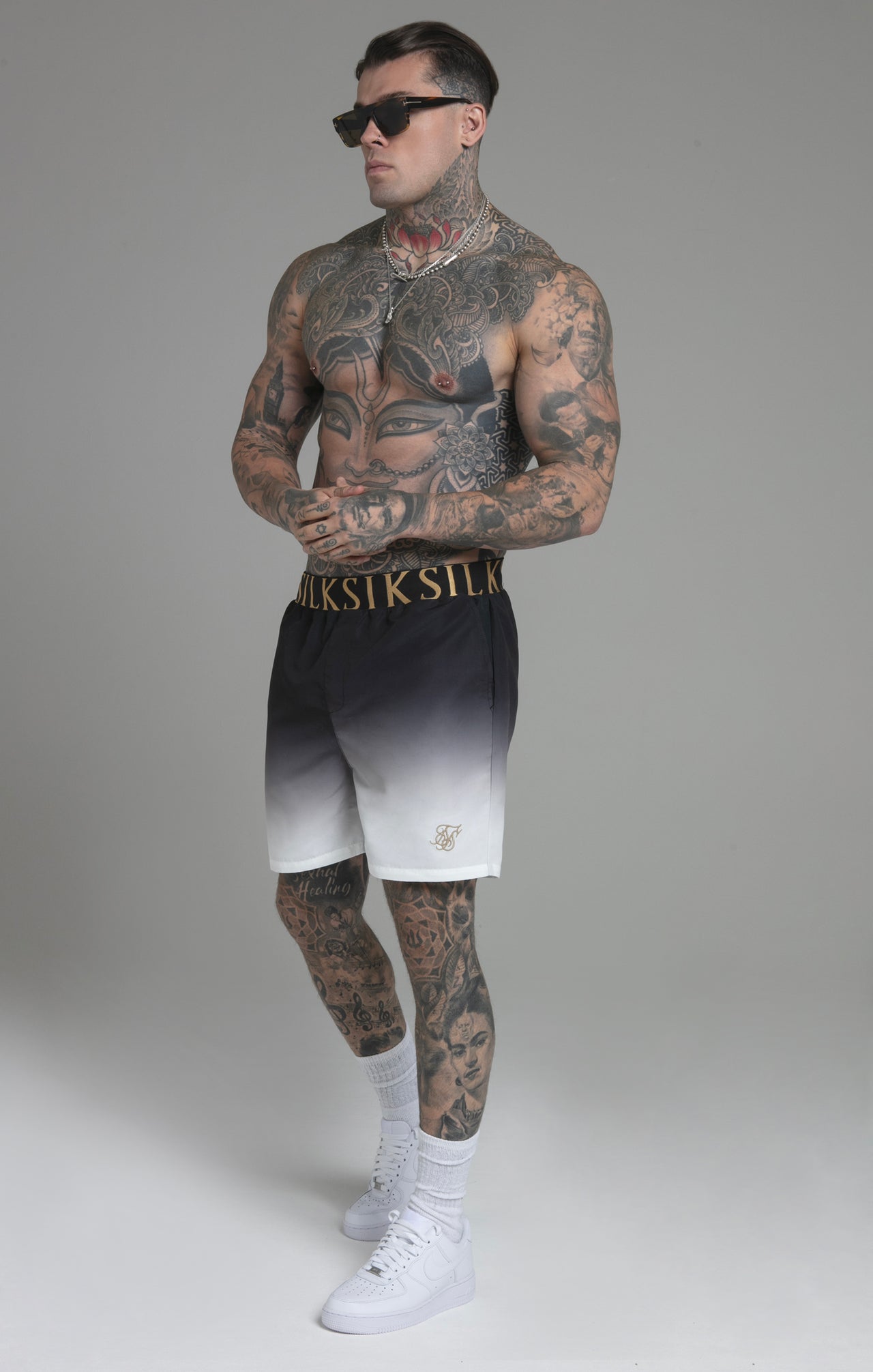 Fade Swim Shorts in Black, White Badehosen SikSilk   