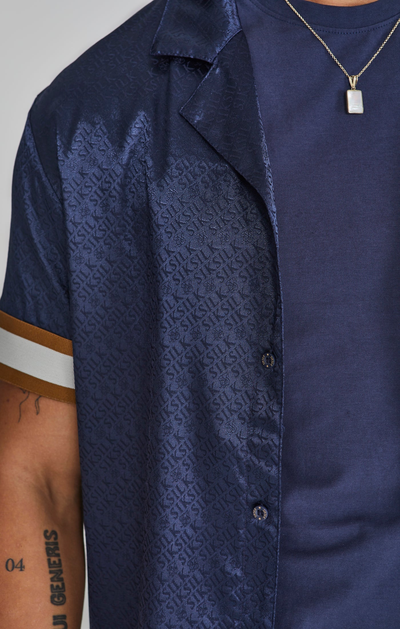 Resort Shirt in Navy Shirts SikSilk   