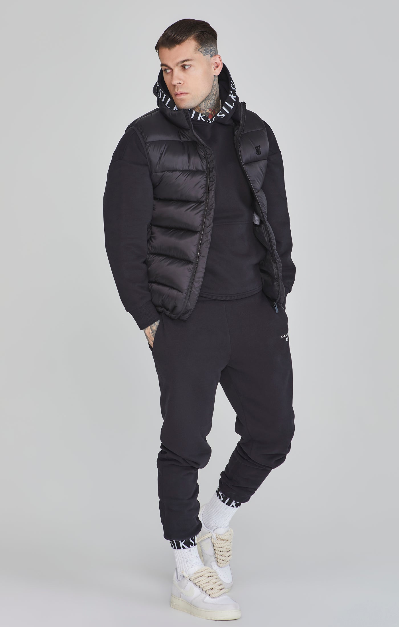 Gilet in Black Jackets SikSilk   