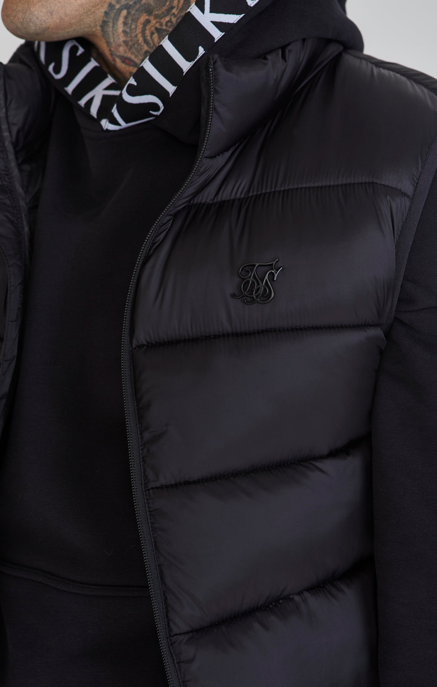 Gilet in Black Jackets SikSilk   