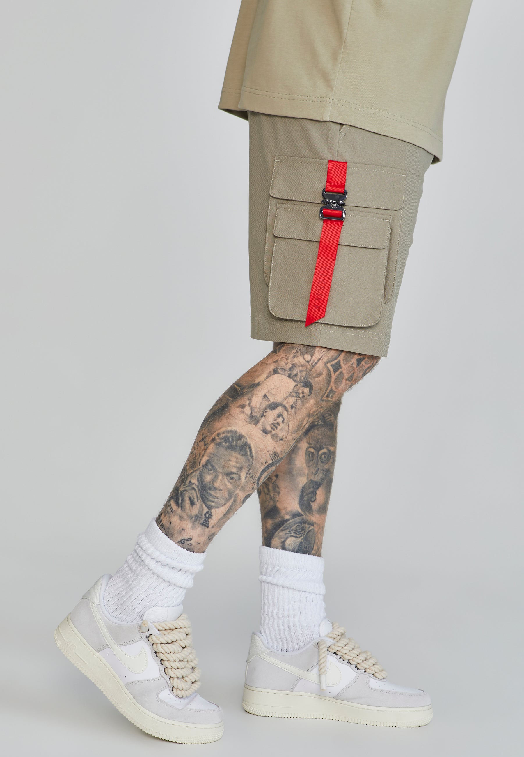 Cargo shorts in khaki Shorts SikSilk   