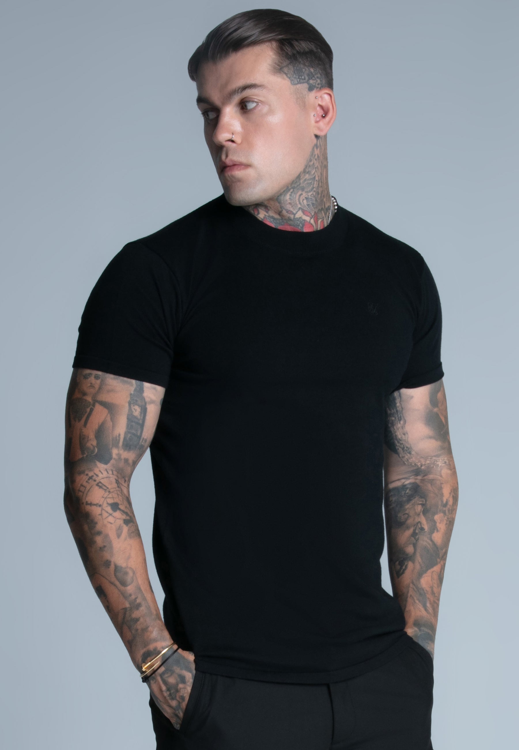 Muscle Fit T-Shirt in Black T-Shirts SikSilk