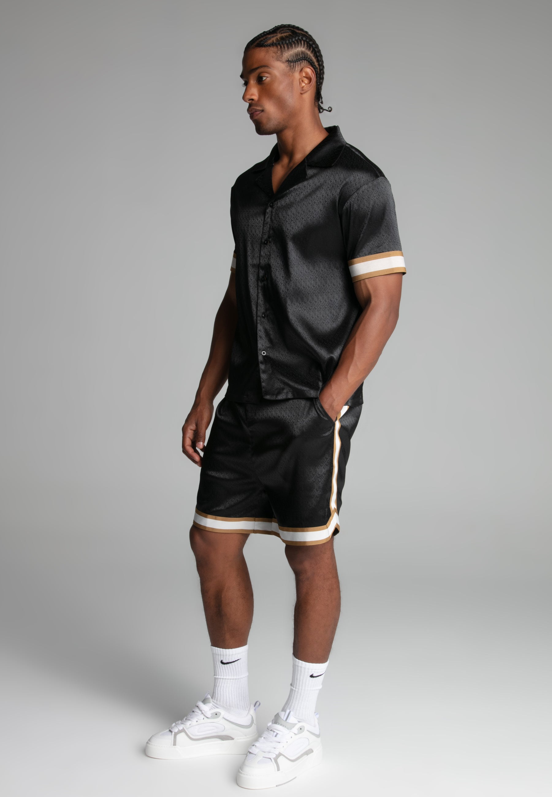Resort Shirt in Black Shirts SikSilk