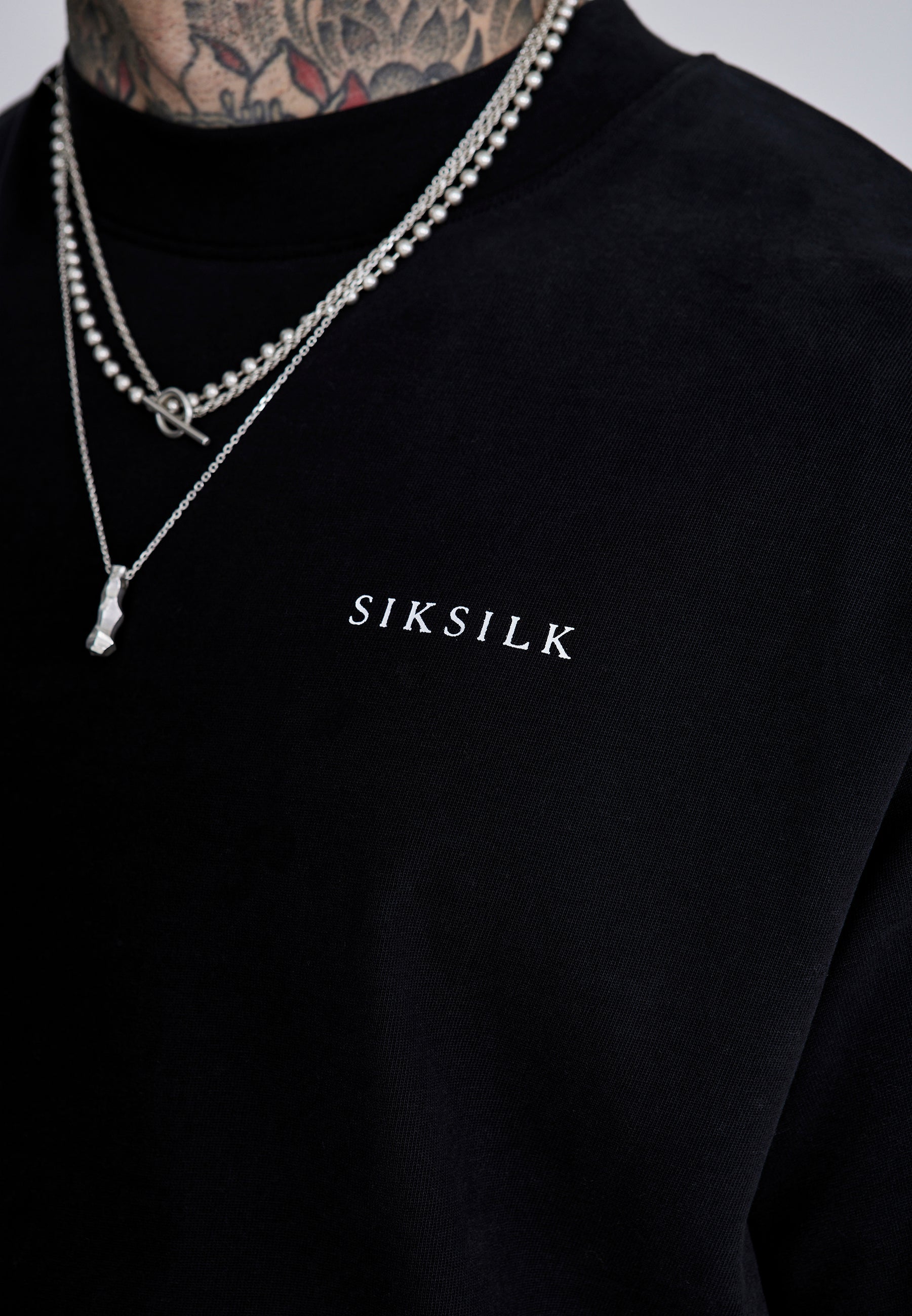 Graphic T-Shirt in Black T-Shirts SikSilk