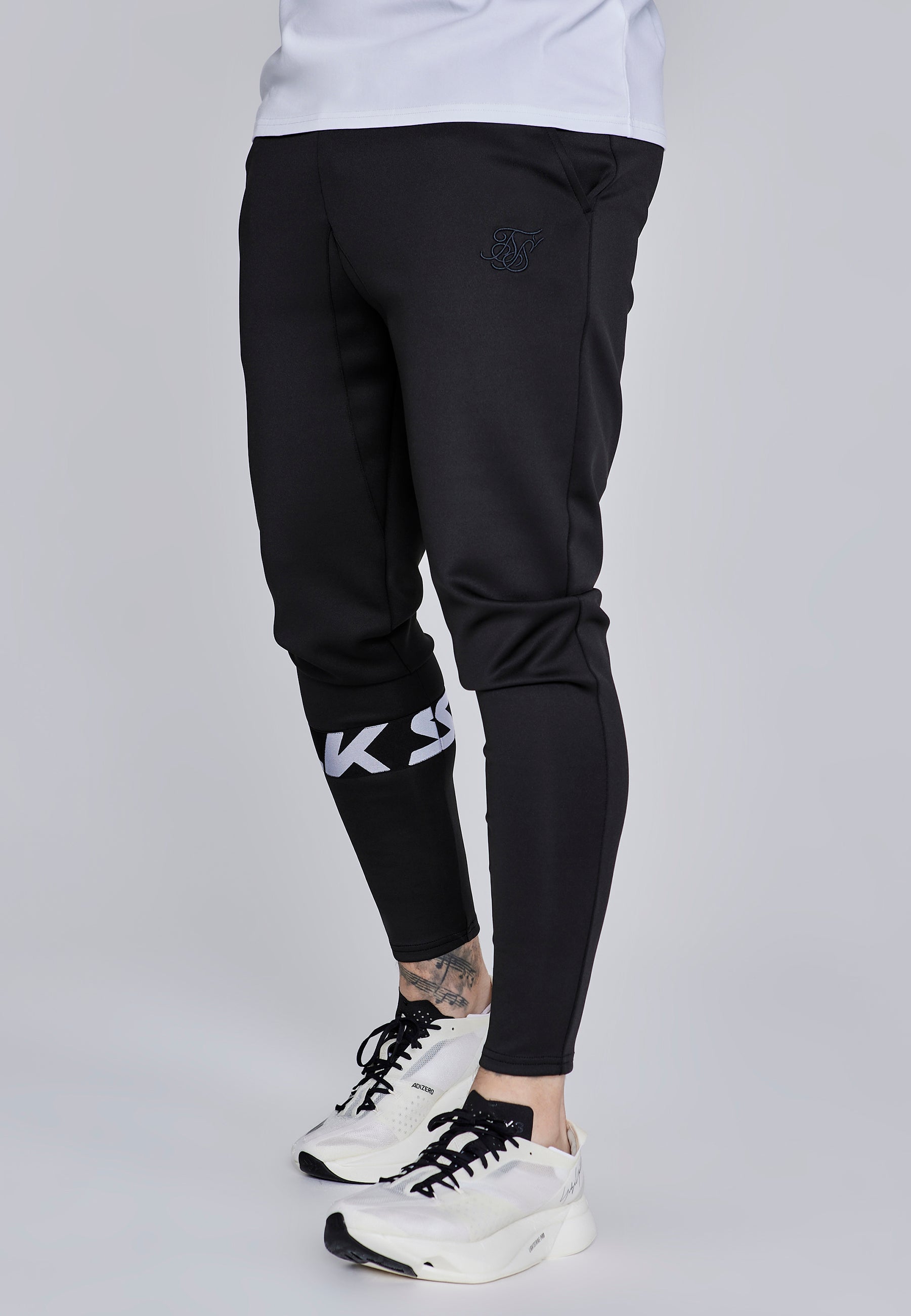 Muscle Fit Joggers in Black Pants SikSilk