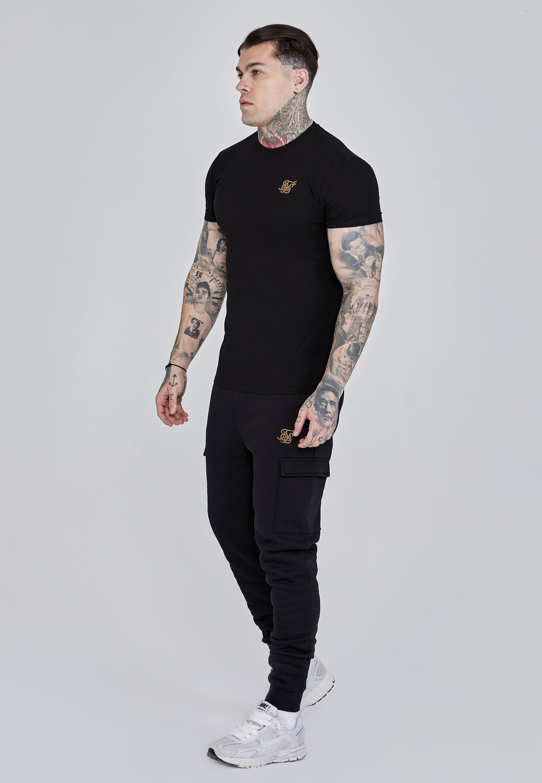 Muscle Fit T-Shirt in Black T-Shirts SikSilk
