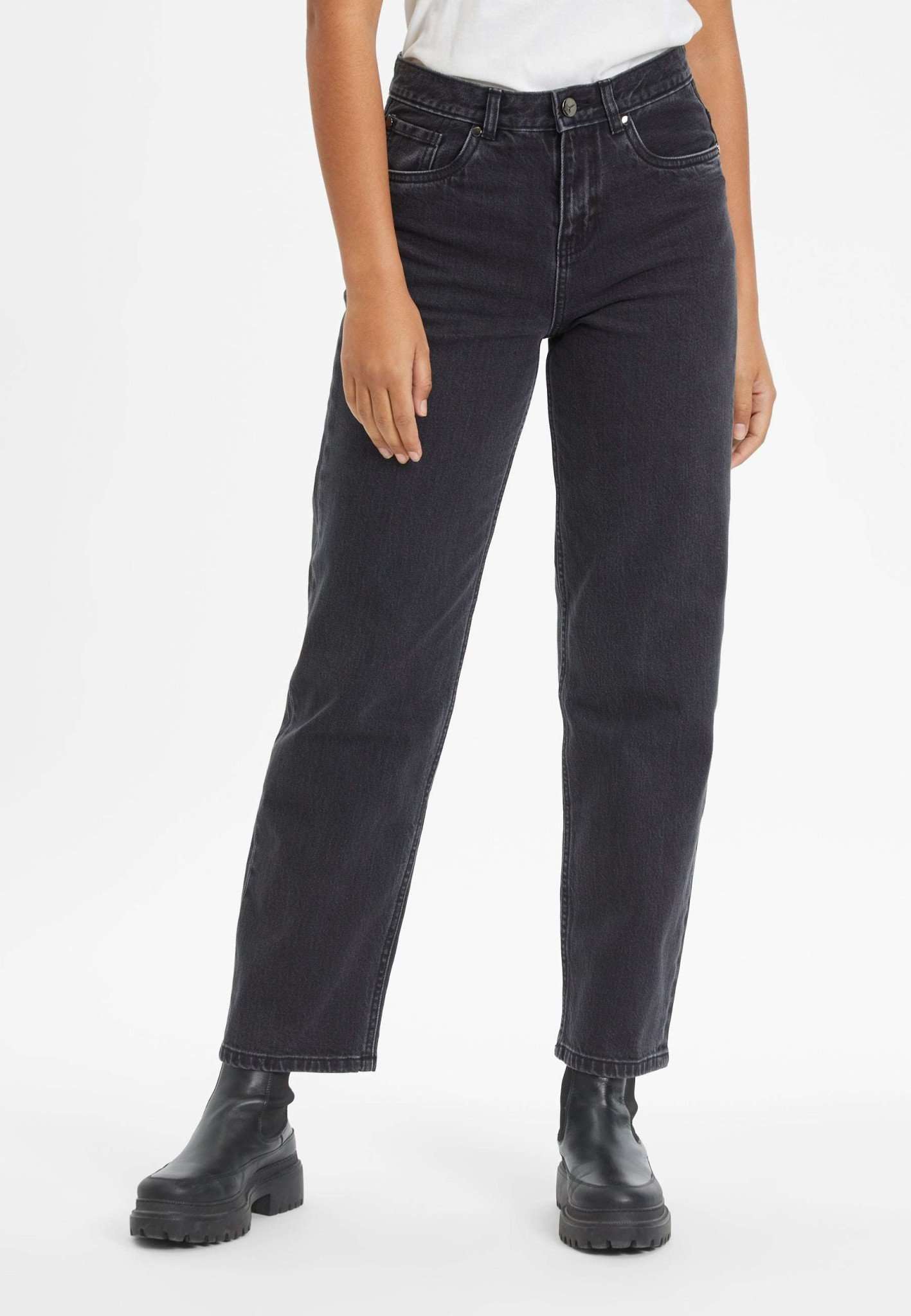 Appleton Straight Leg Jeans in Wash Black Denim Jeans Tamaris   