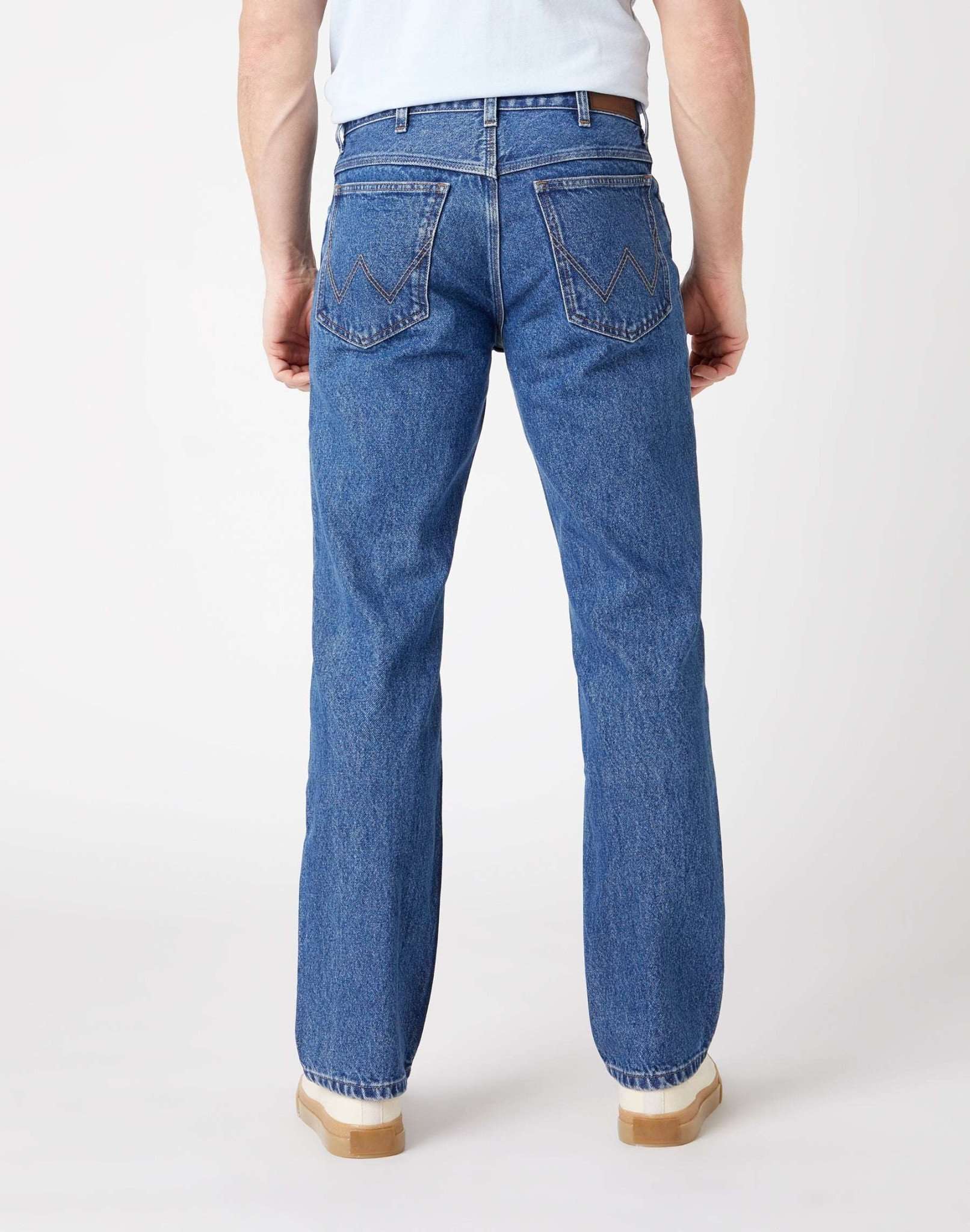 Straight Non Stretch in Medium Stonewash Jeans Wrangler   